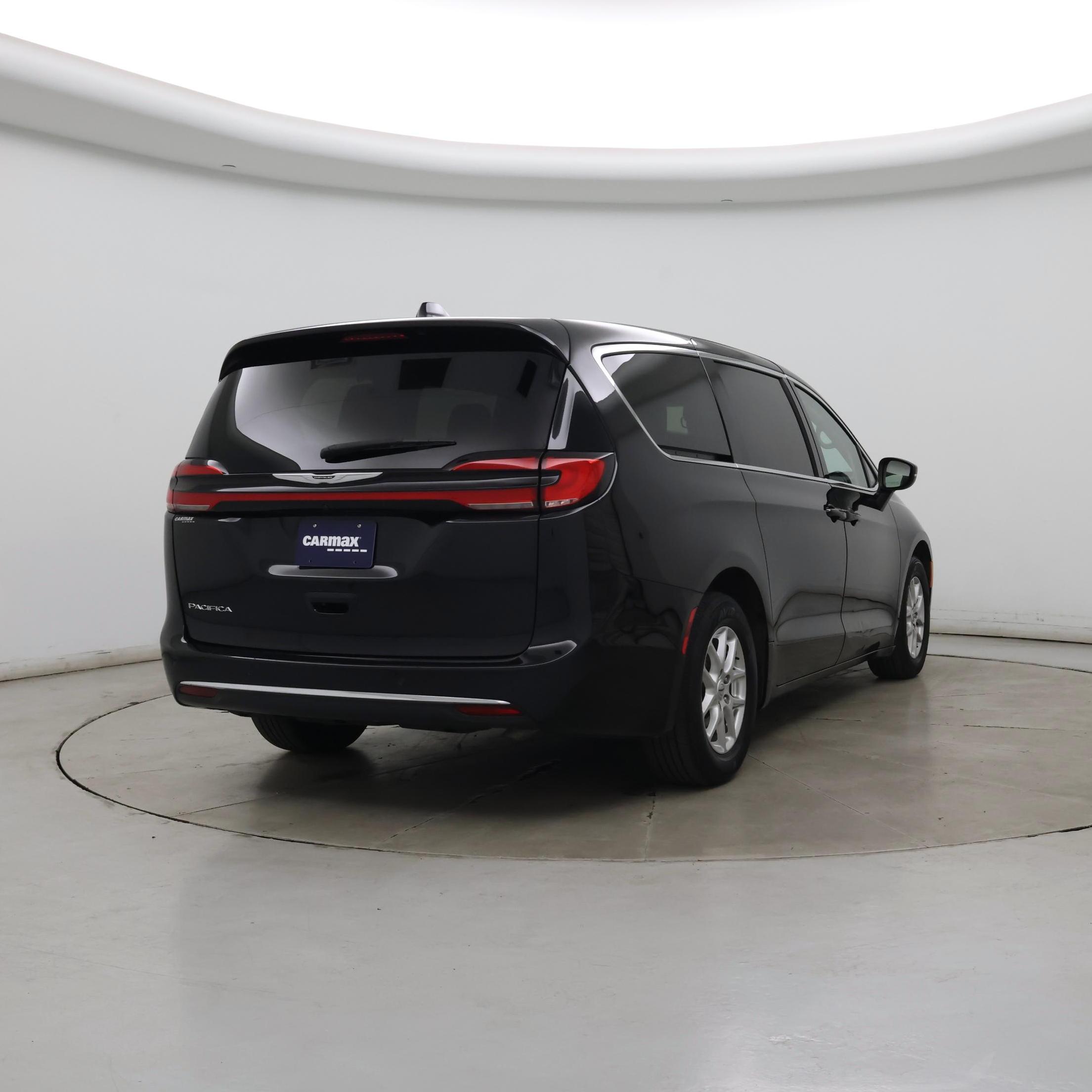 Thumbnail: 2023 Chrysler Pacifica - 8