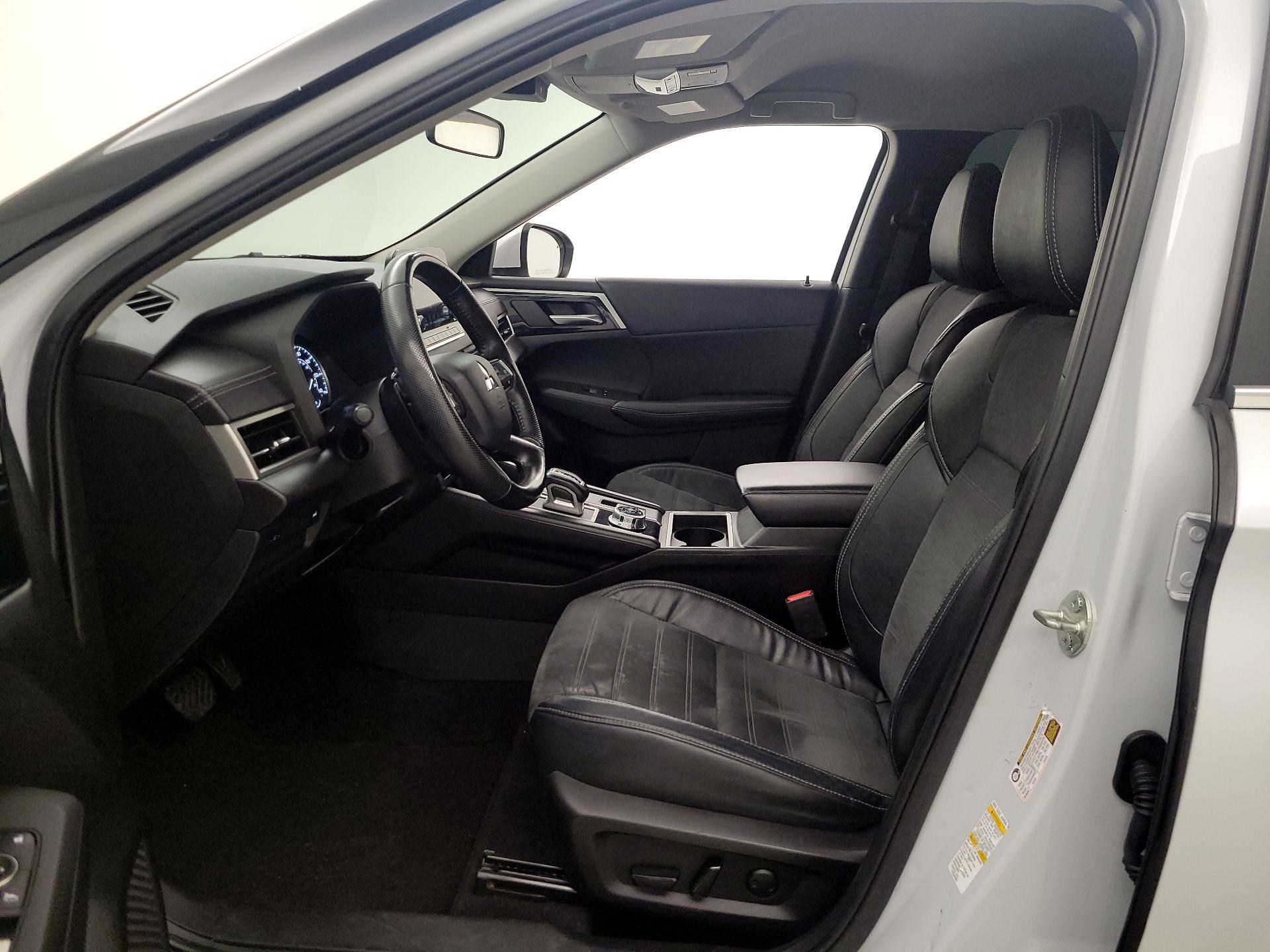 Thumbnail: 2022 Mitsubishi Outlander - 11