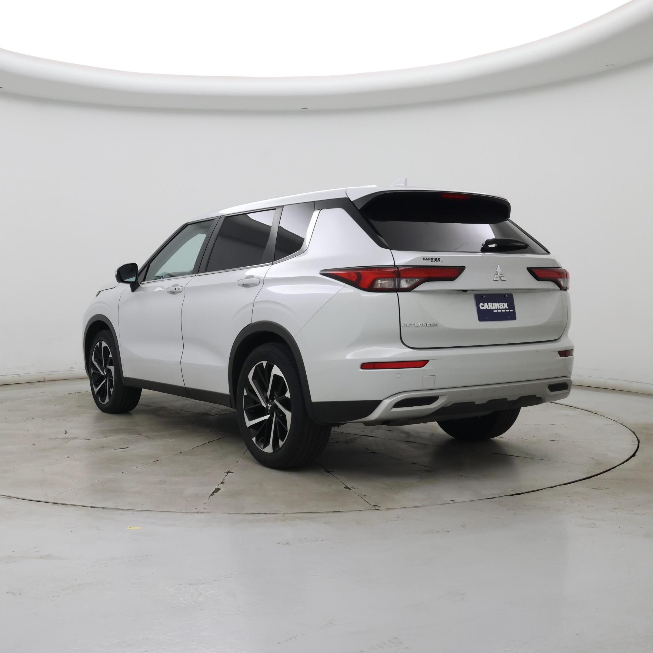 Thumbnail: 2022 Mitsubishi Outlander - 2