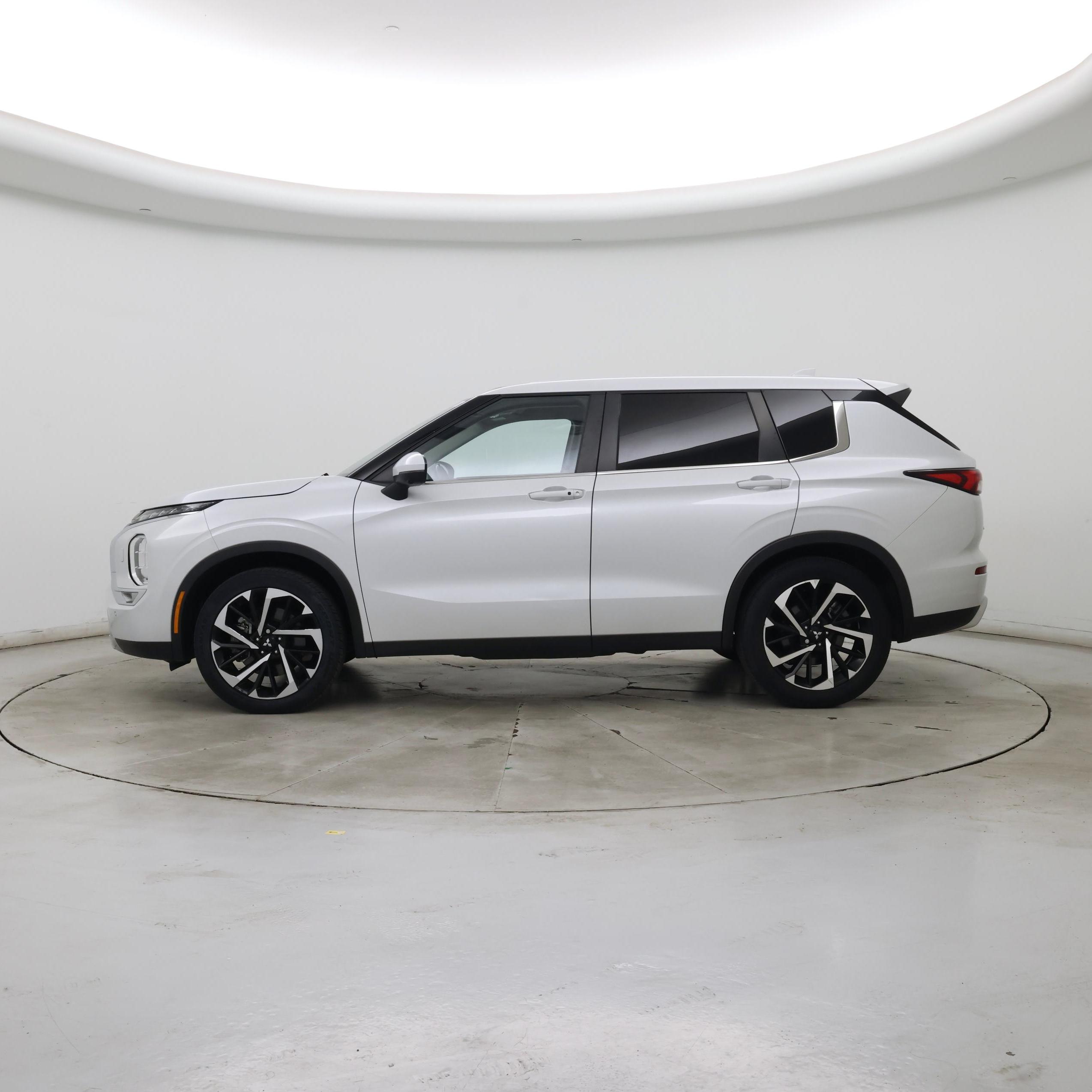 Thumbnail: 2022 Mitsubishi Outlander - 3