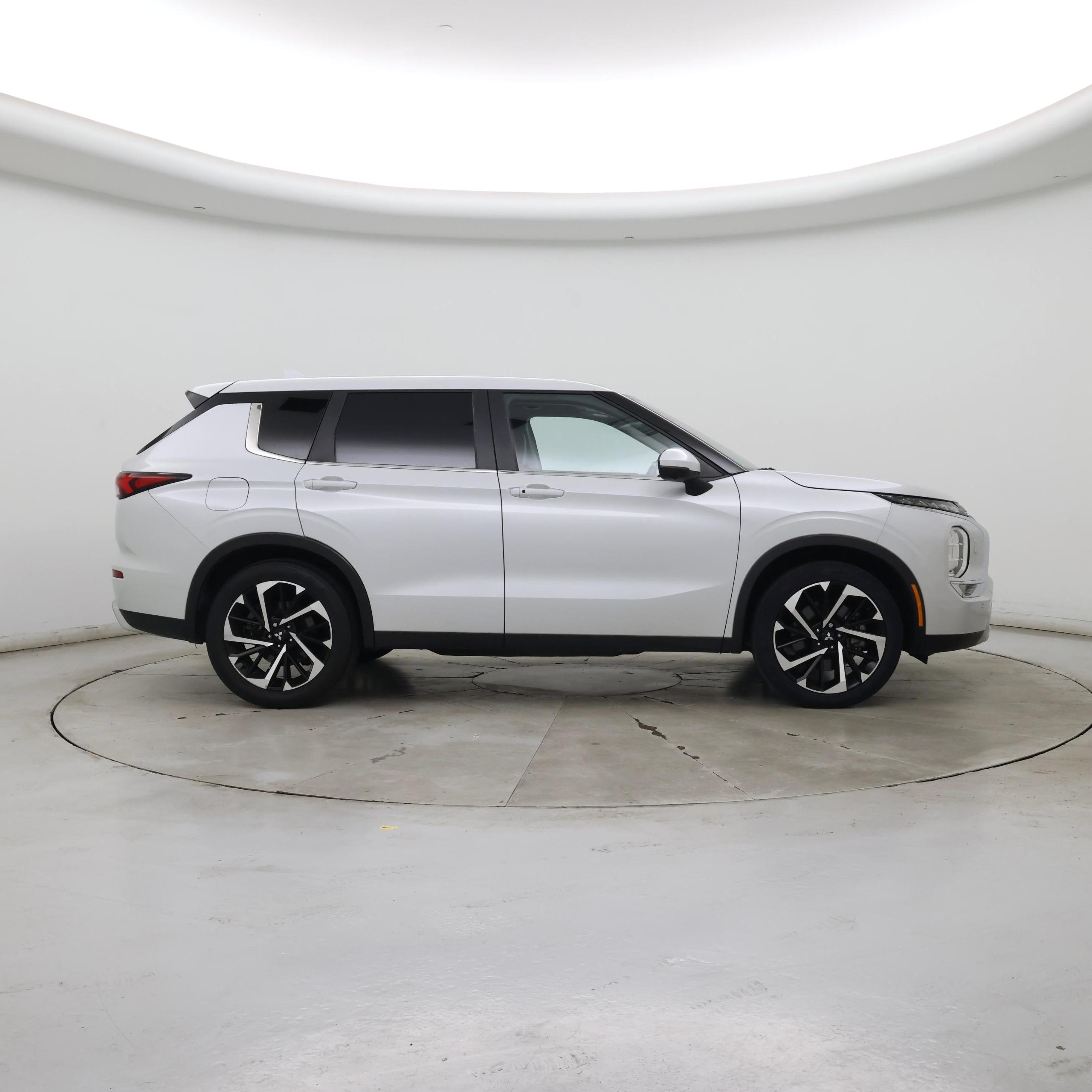 Thumbnail: 2022 Mitsubishi Outlander - 7