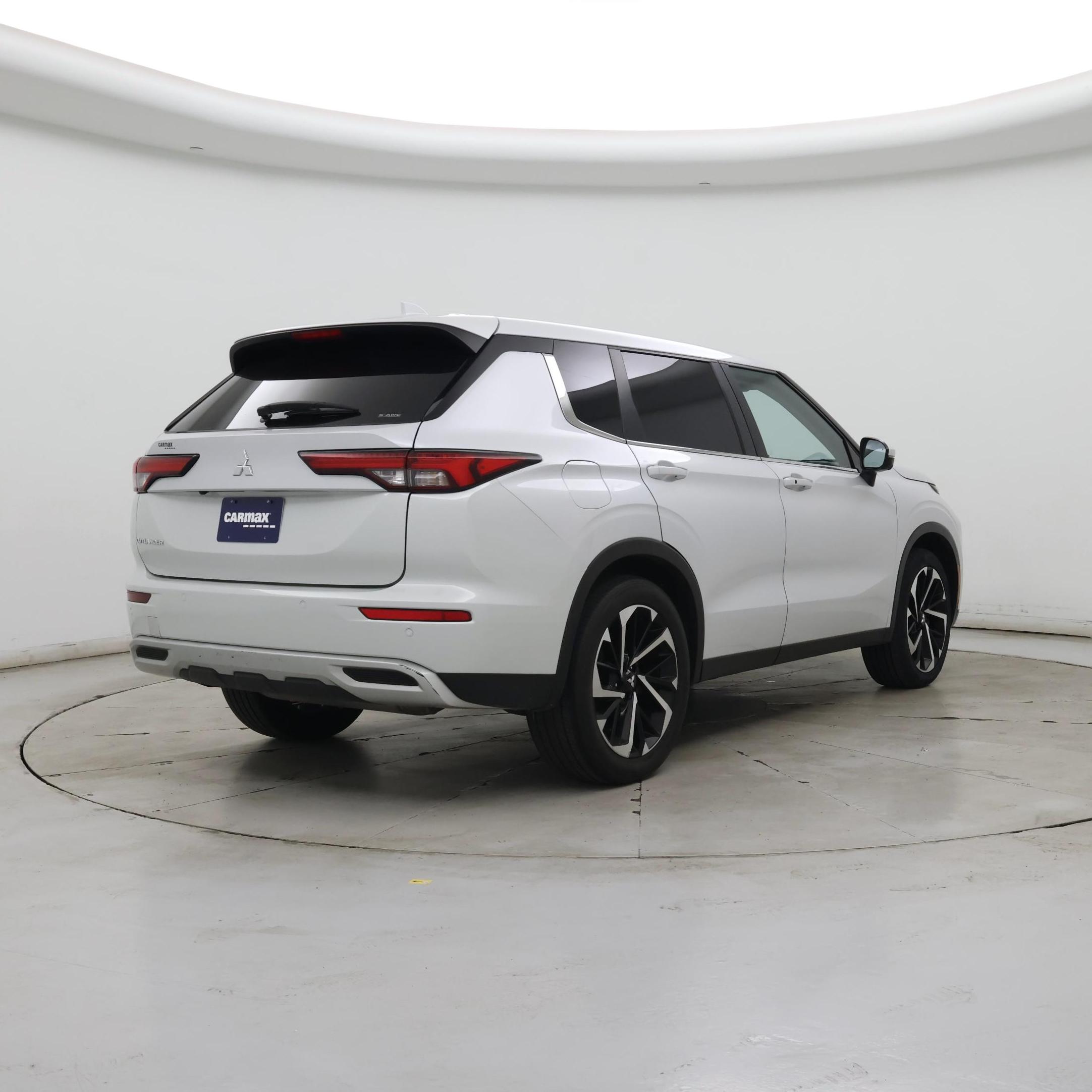 Thumbnail: 2022 Mitsubishi Outlander - 8