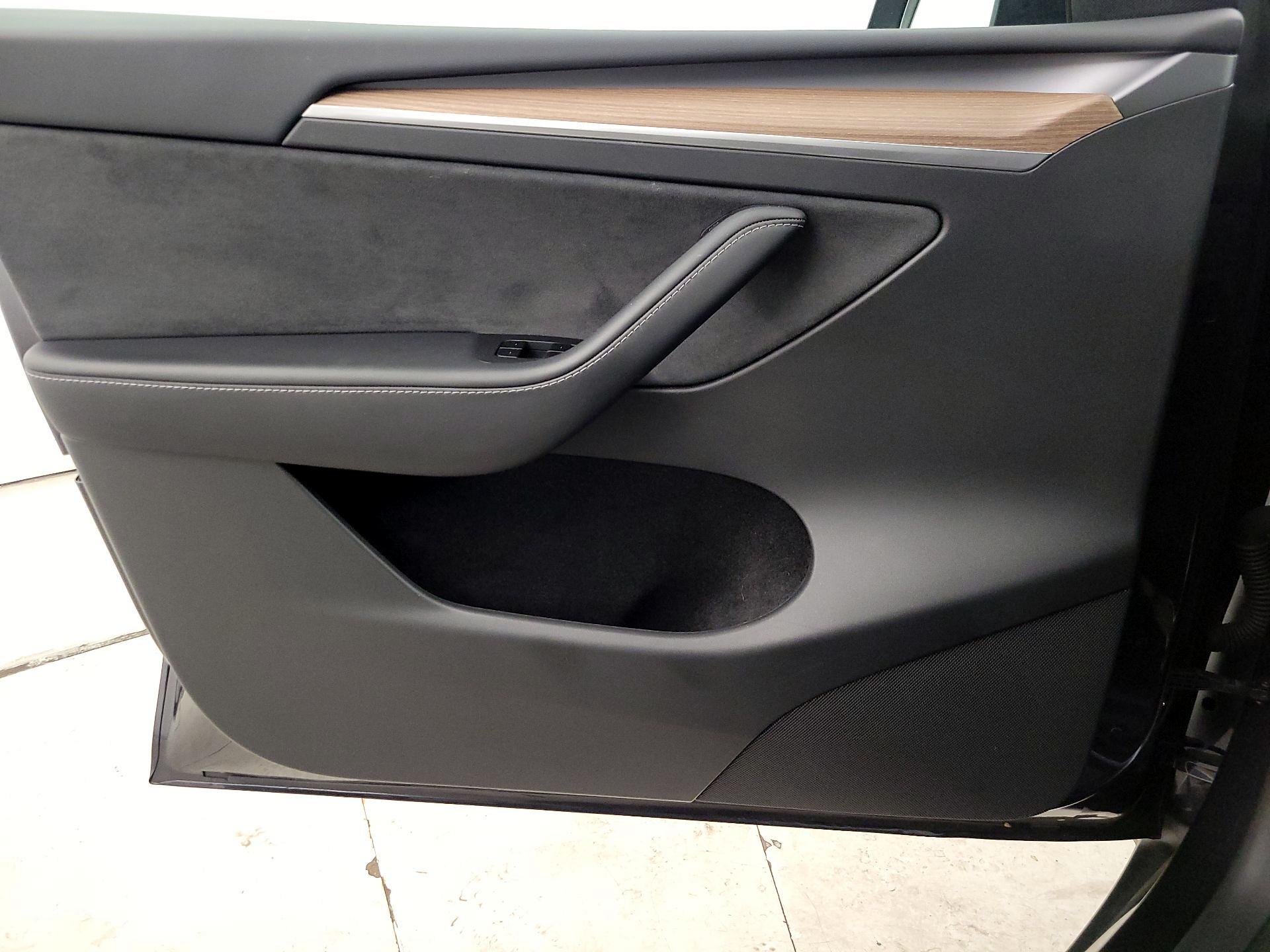 Thumbnail: 2025 Tesla Model Y - 12