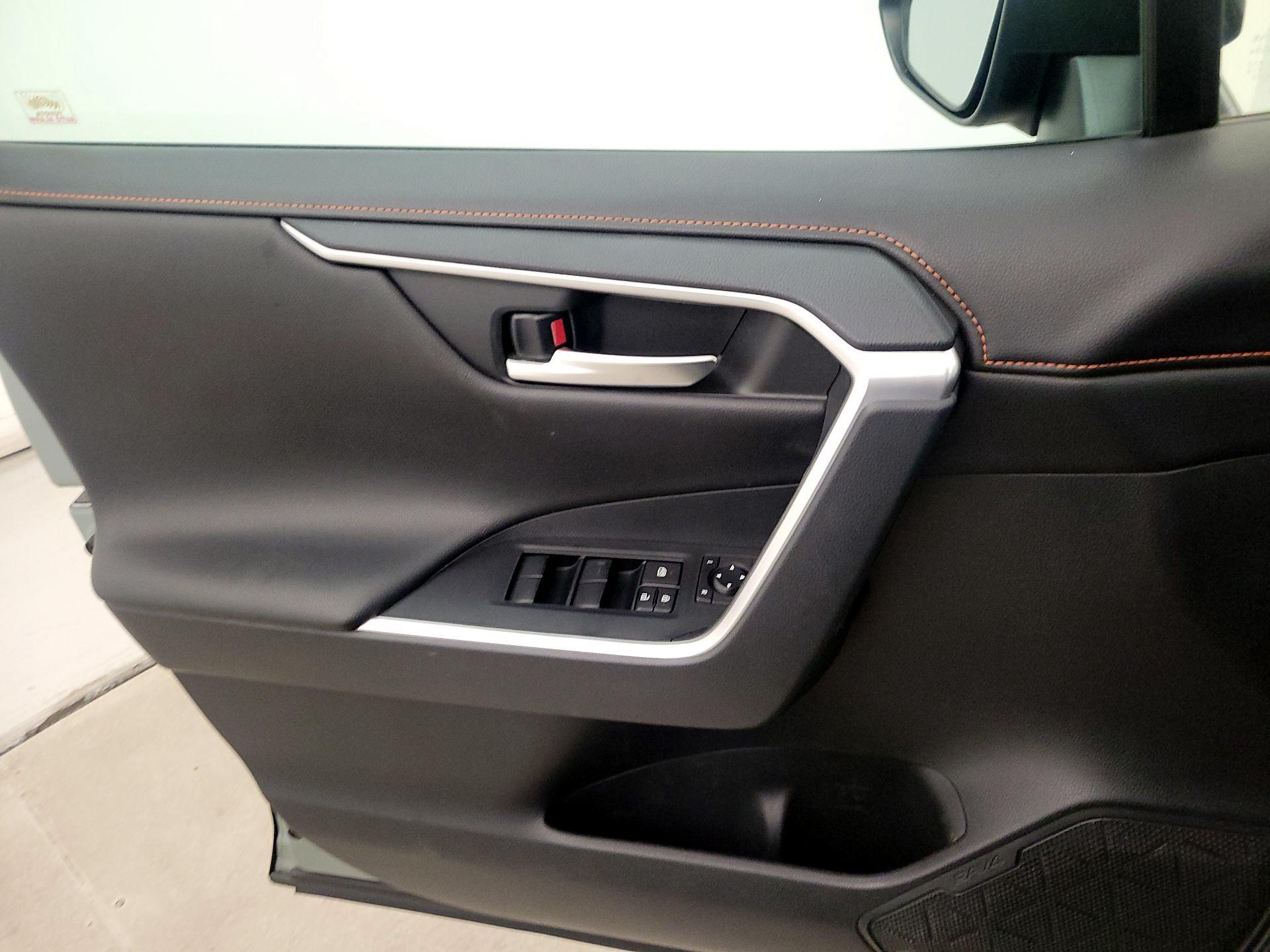 Thumbnail: 2019 Toyota RAV4 - 12