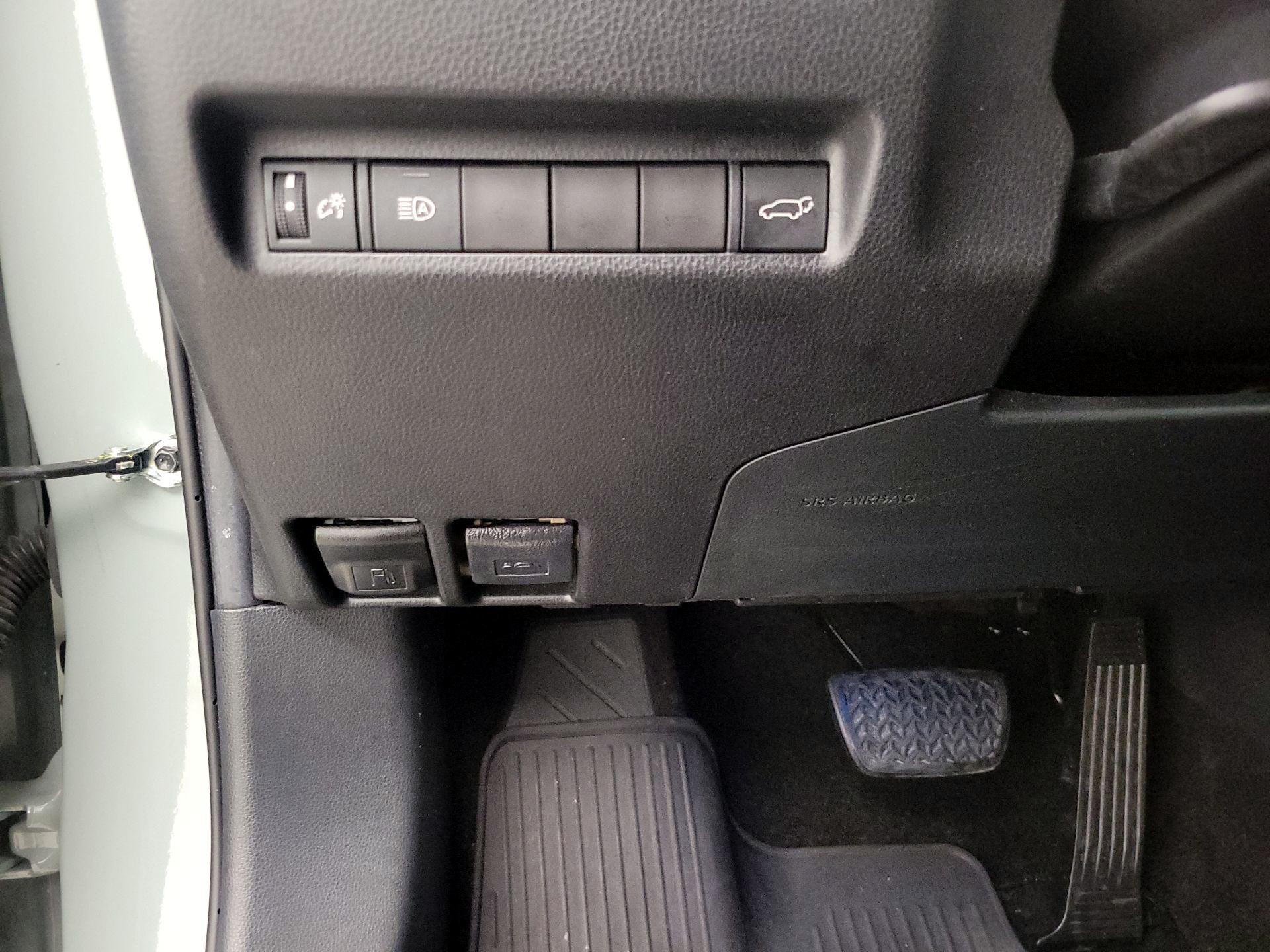 Thumbnail: 2019 Toyota RAV4 - 13