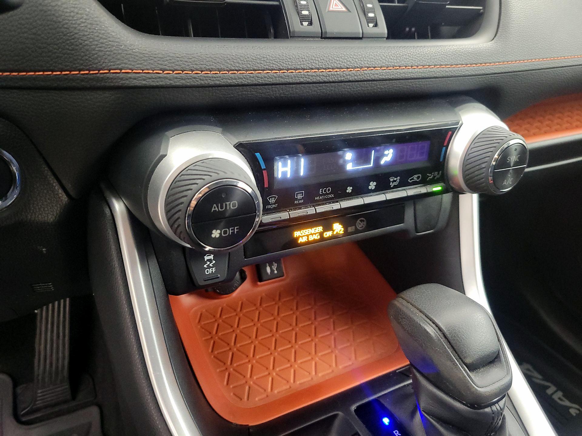 Thumbnail: 2019 Toyota RAV4 - 16