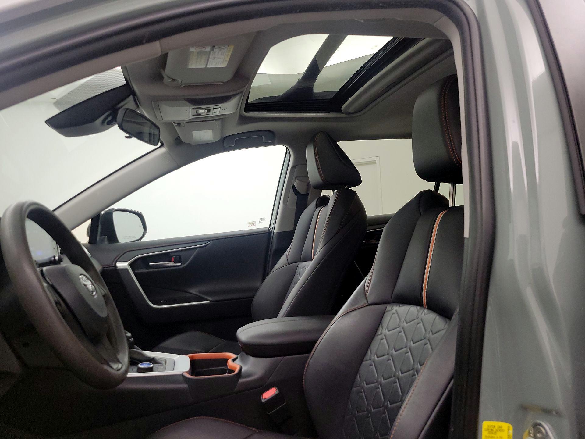 Thumbnail: 2019 Toyota RAV4 - 19