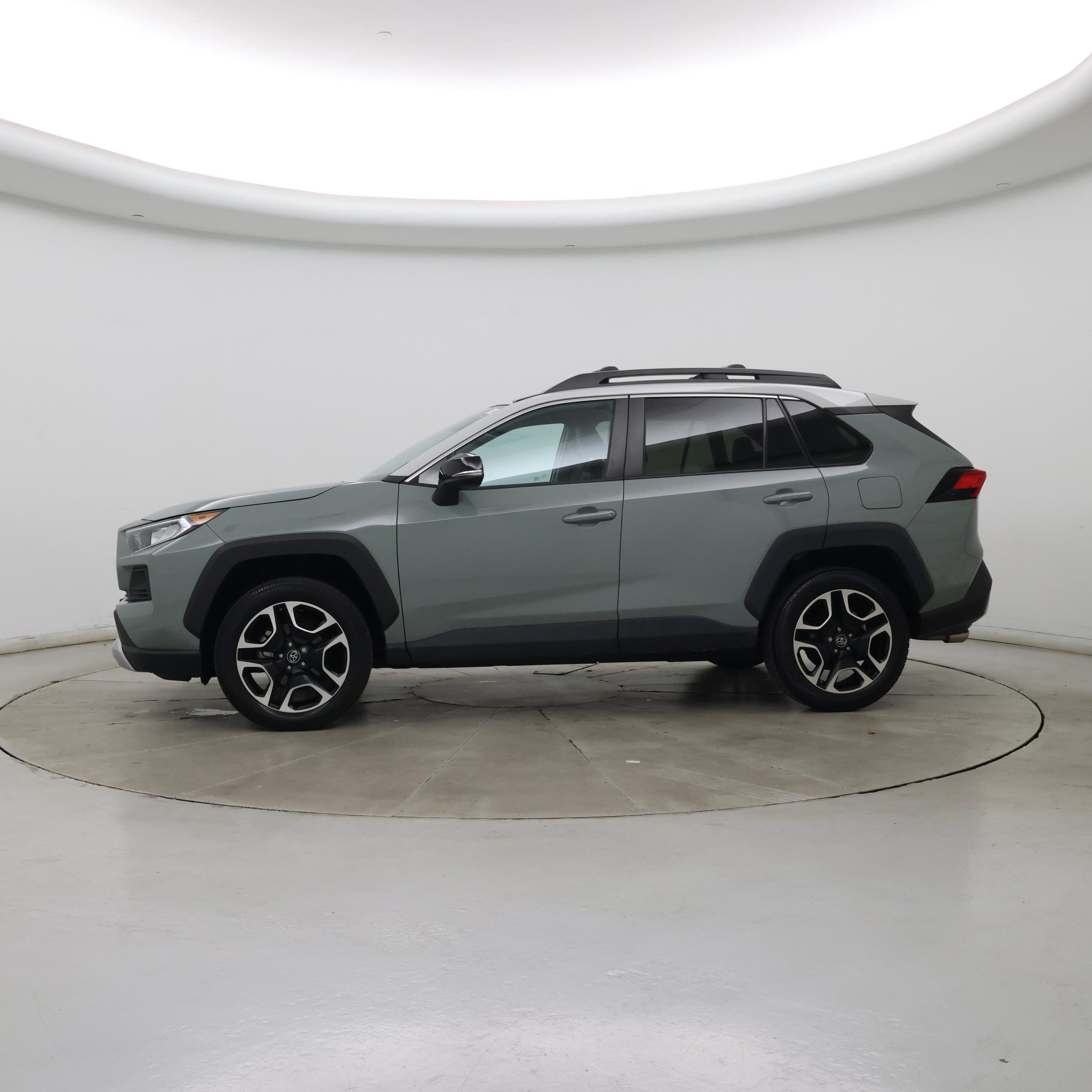 Thumbnail: 2019 Toyota RAV4 - 3