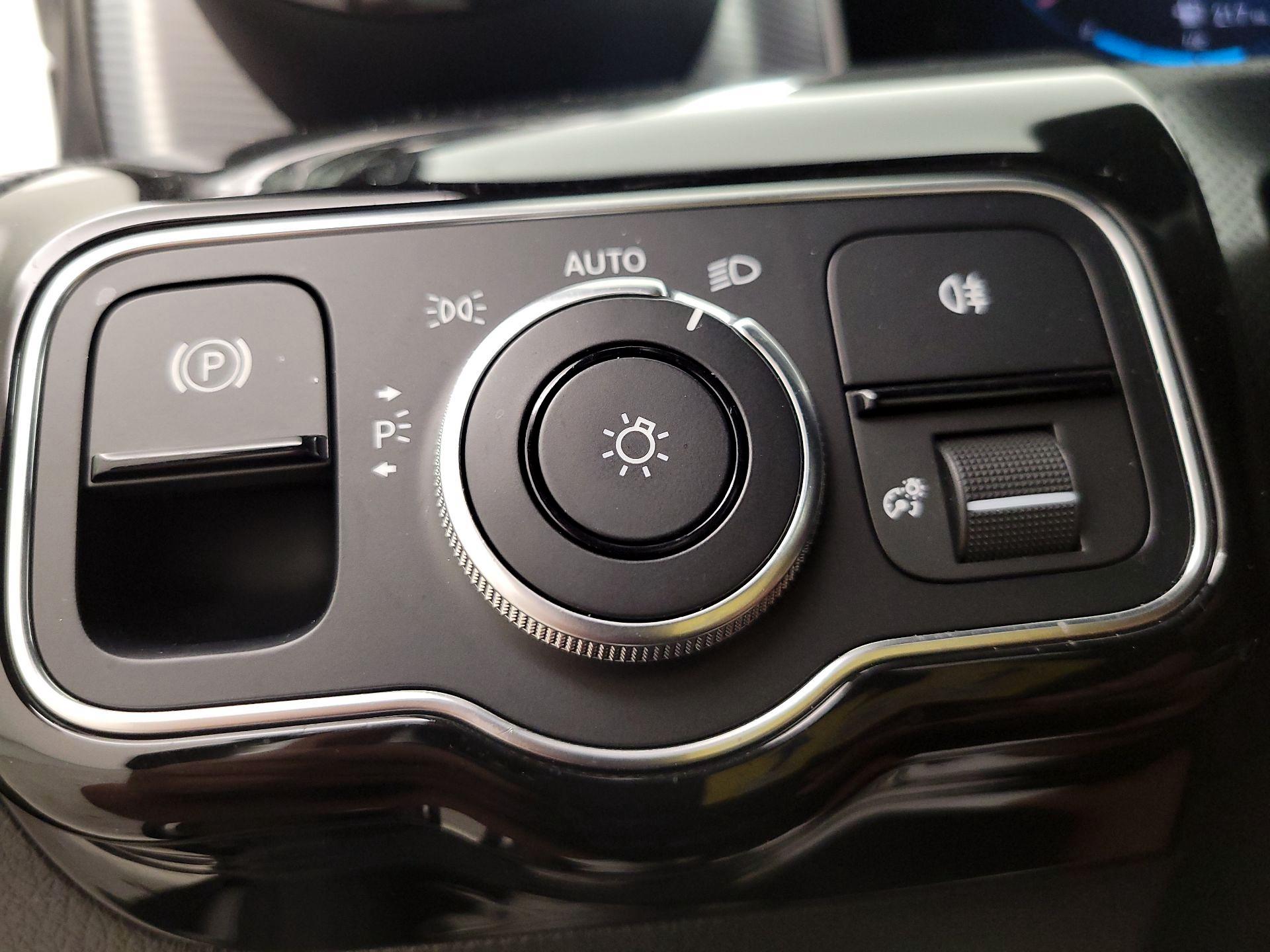 Thumbnail: 2019 Mercedes-Benz A-Class - 13