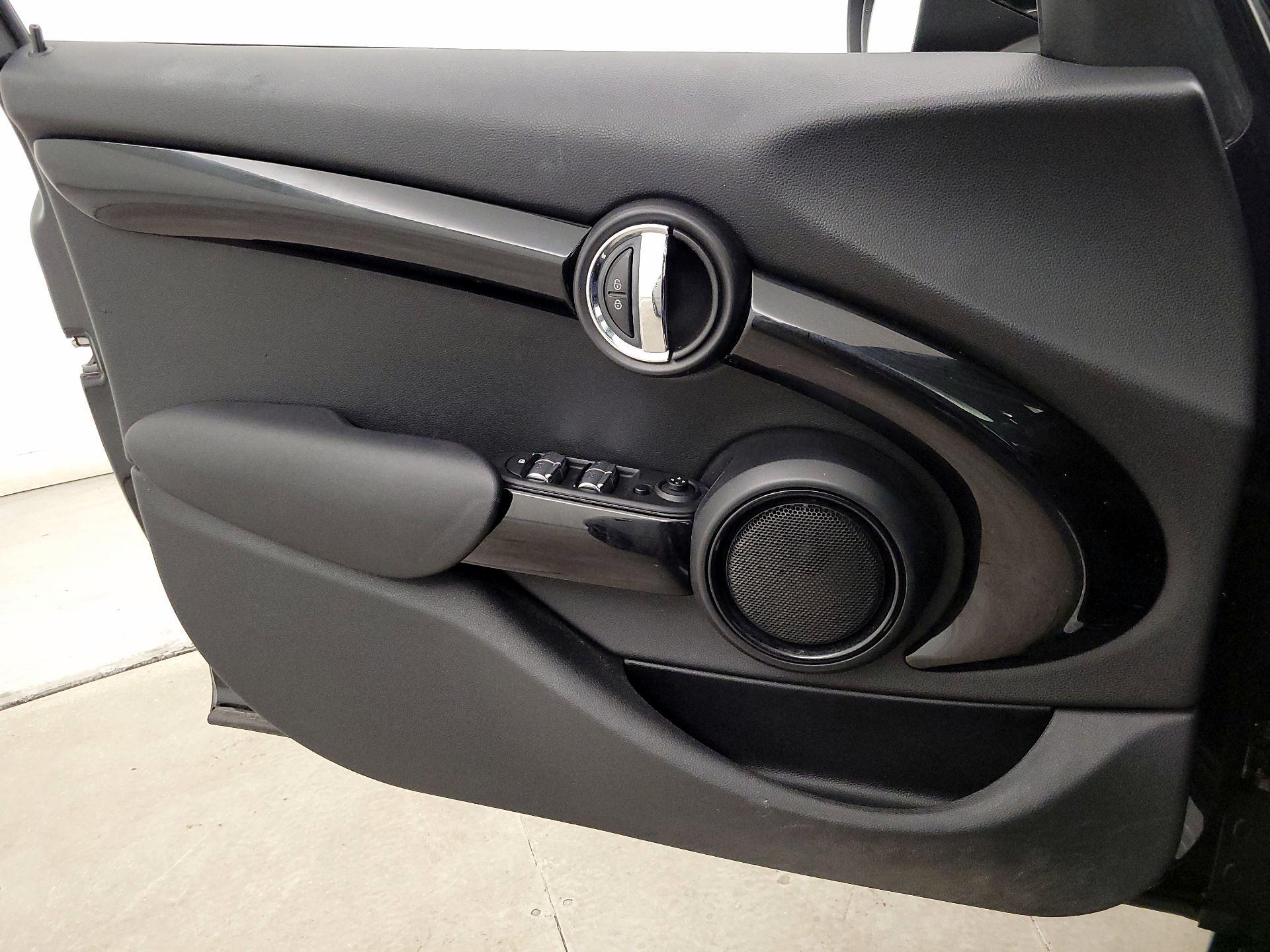 Thumbnail: 2017 MINI Cooper Hardtop - 12