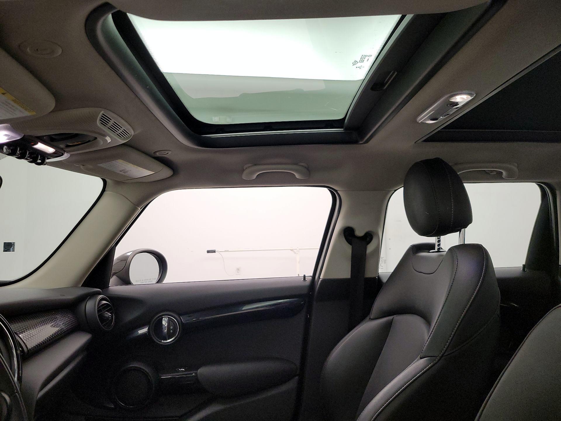 Thumbnail: 2017 MINI Cooper Hardtop - 18