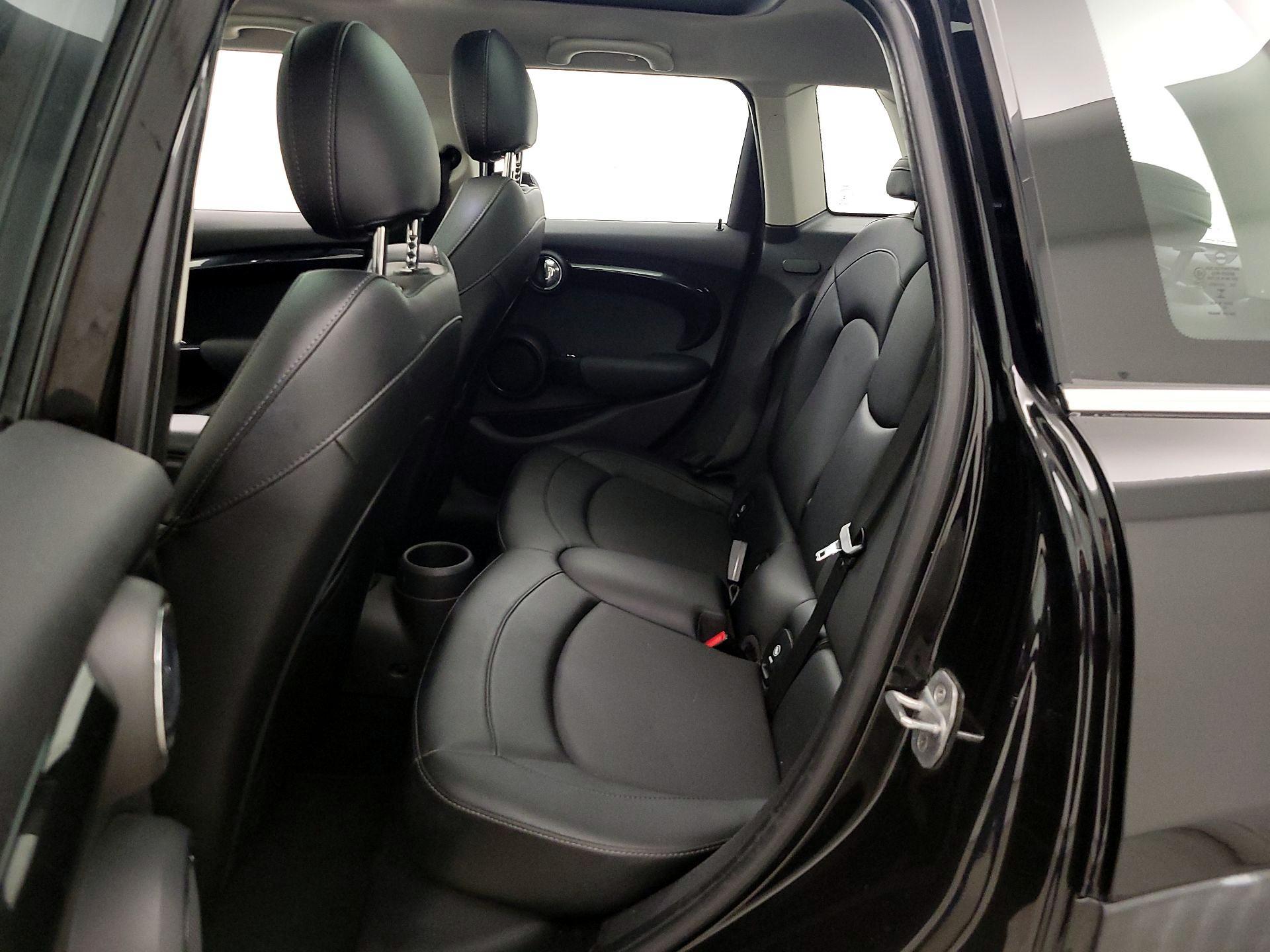 Thumbnail: 2017 MINI Cooper Hardtop - 19