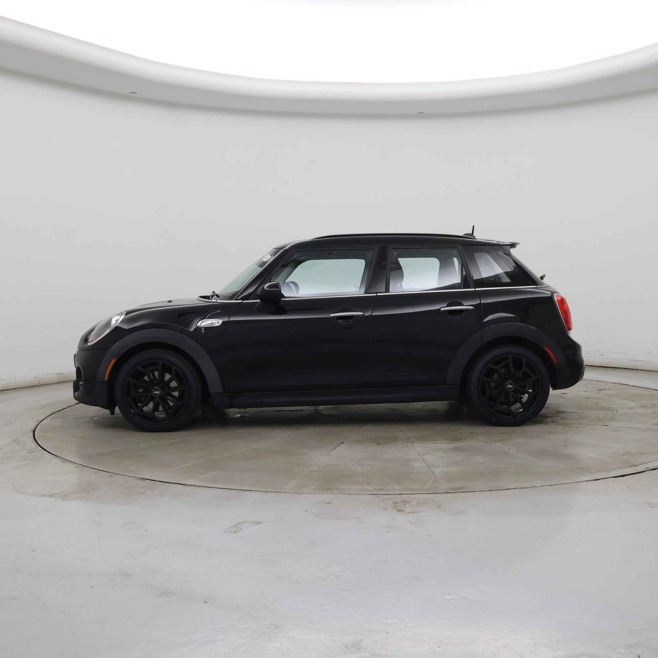 Thumbnail: 2017 MINI Cooper Hardtop - 3