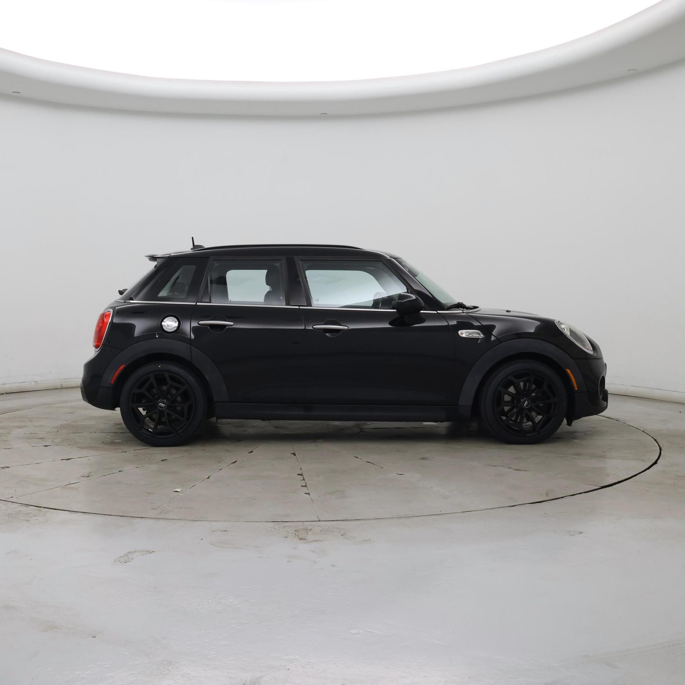 Thumbnail: 2017 MINI Cooper Hardtop - 7
