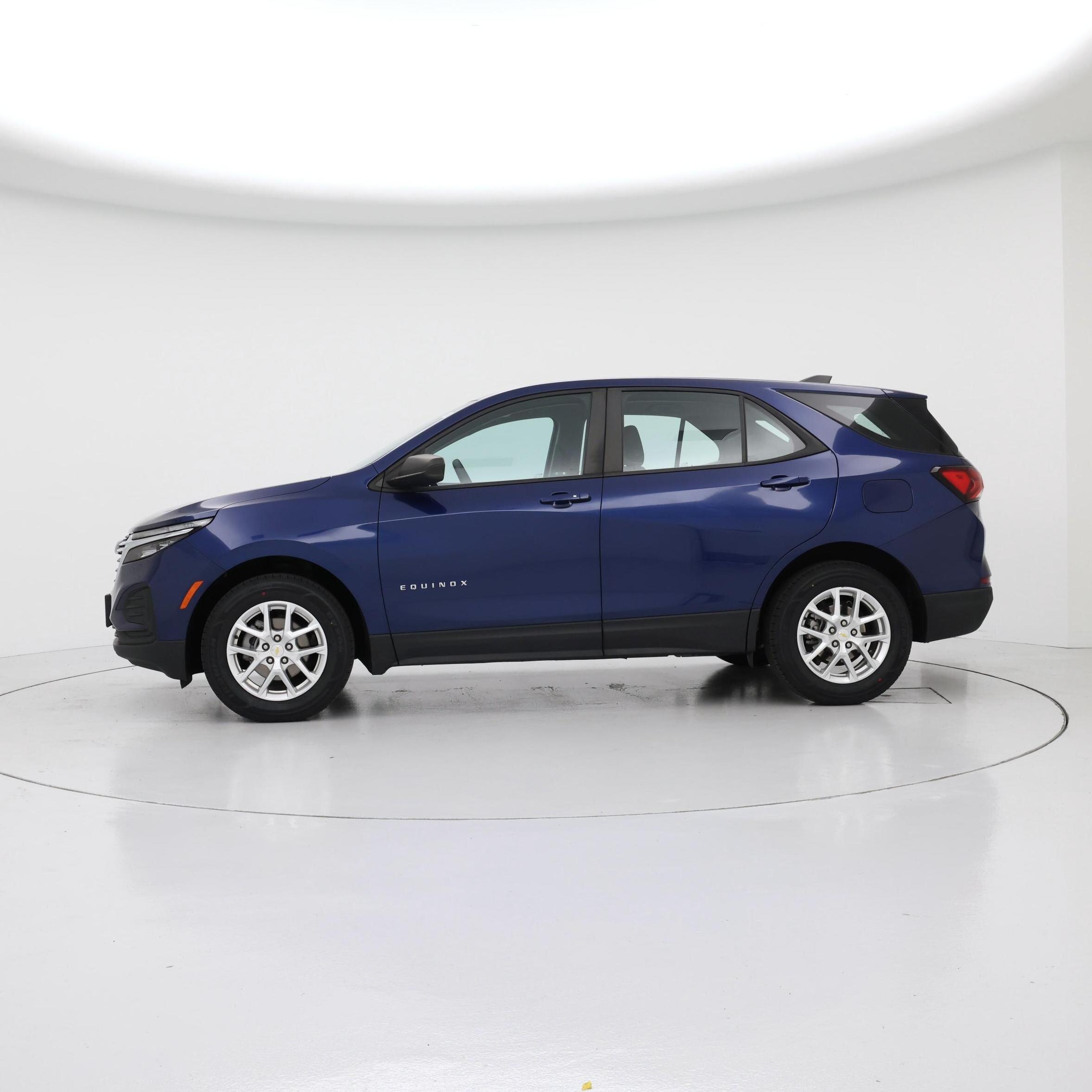 Thumbnail: 2022 Chevrolet Equinox - 3