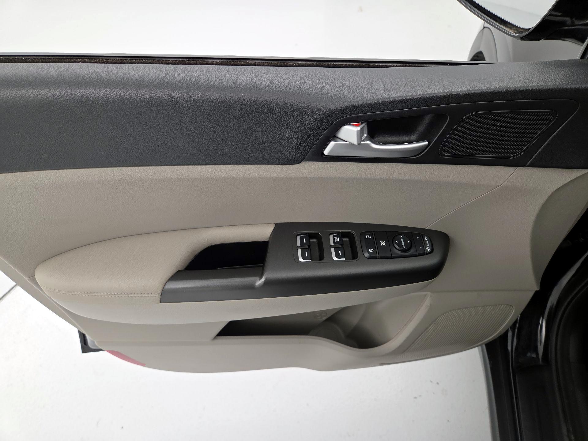 Thumbnail: 2020 Kia Sportage - 12