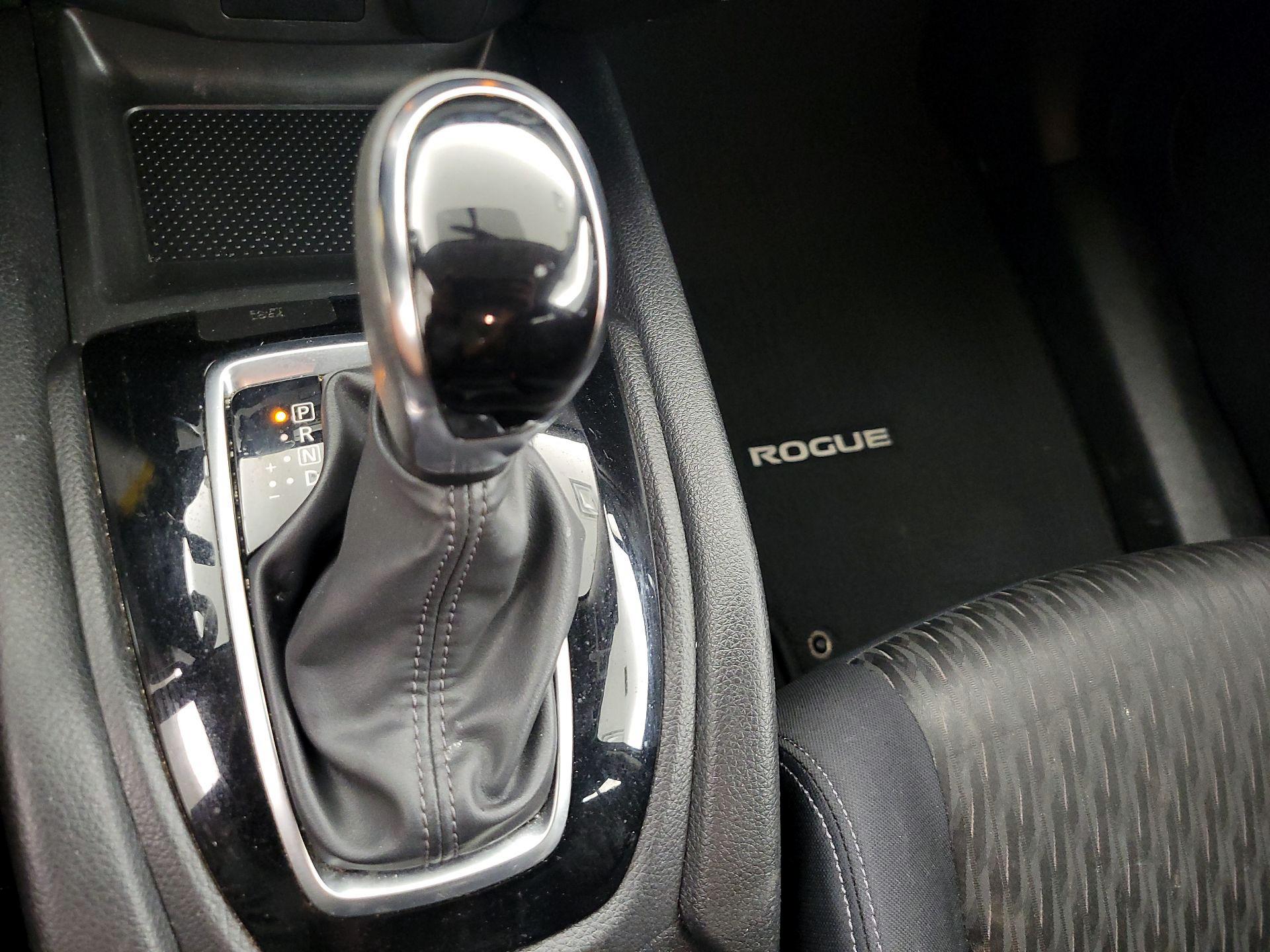 Thumbnail: 2018 Nissan Rogue - 17