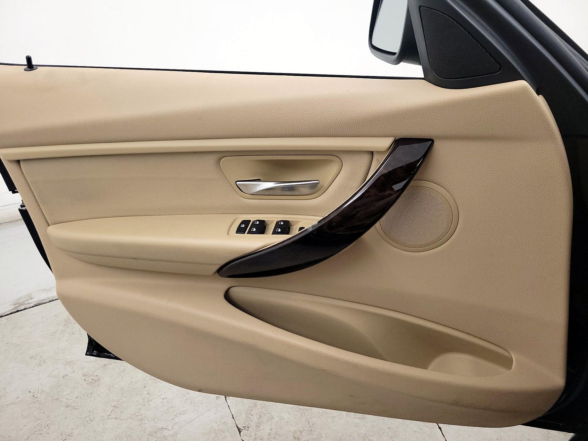 Thumbnail: 2015 BMW 3 Series - 12