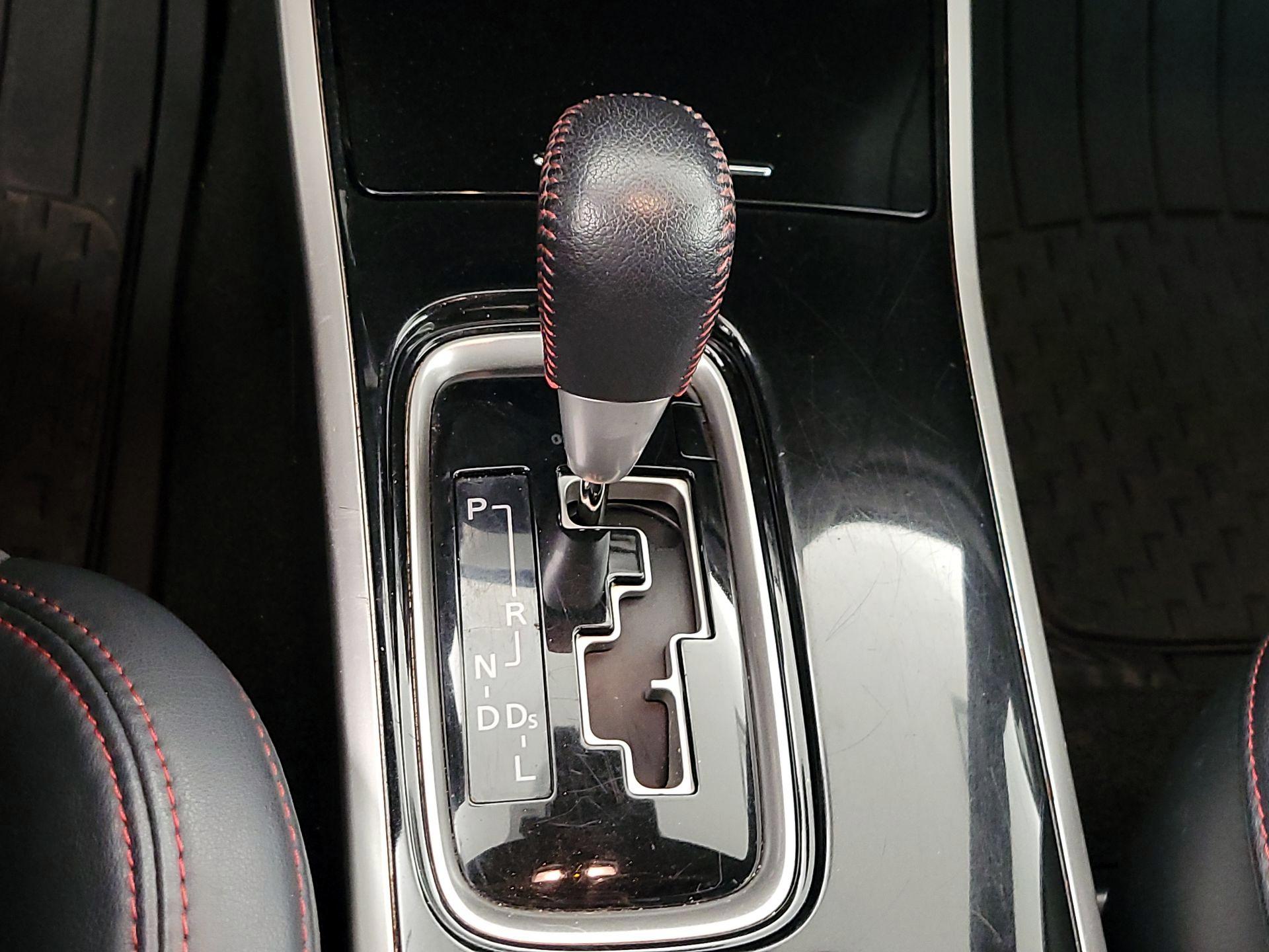 Thumbnail: 2020 Mitsubishi Outlander - 17
