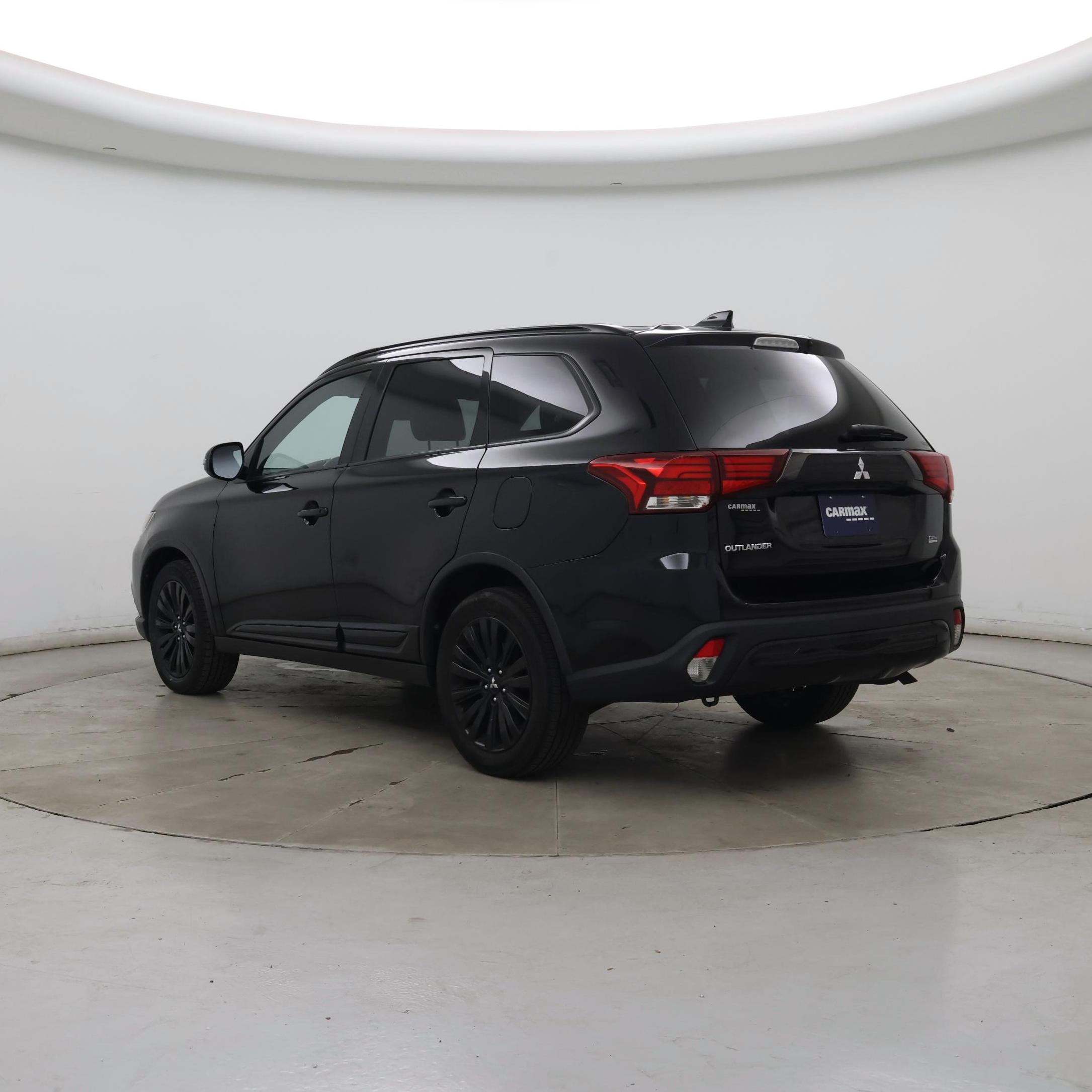 Thumbnail: 2020 Mitsubishi Outlander - 2