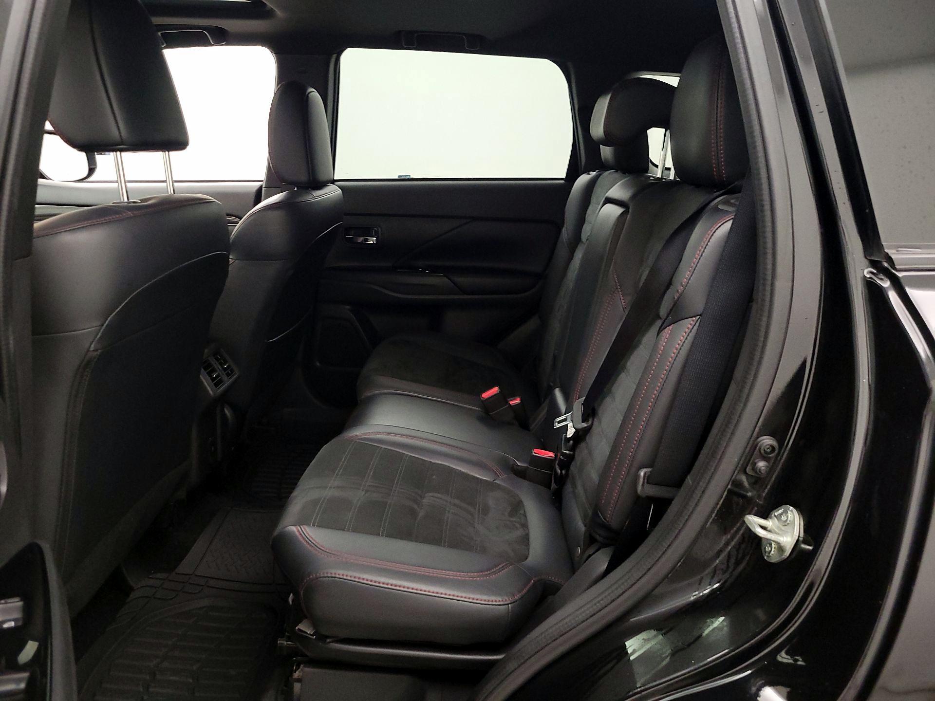 Thumbnail: 2020 Mitsubishi Outlander - 20