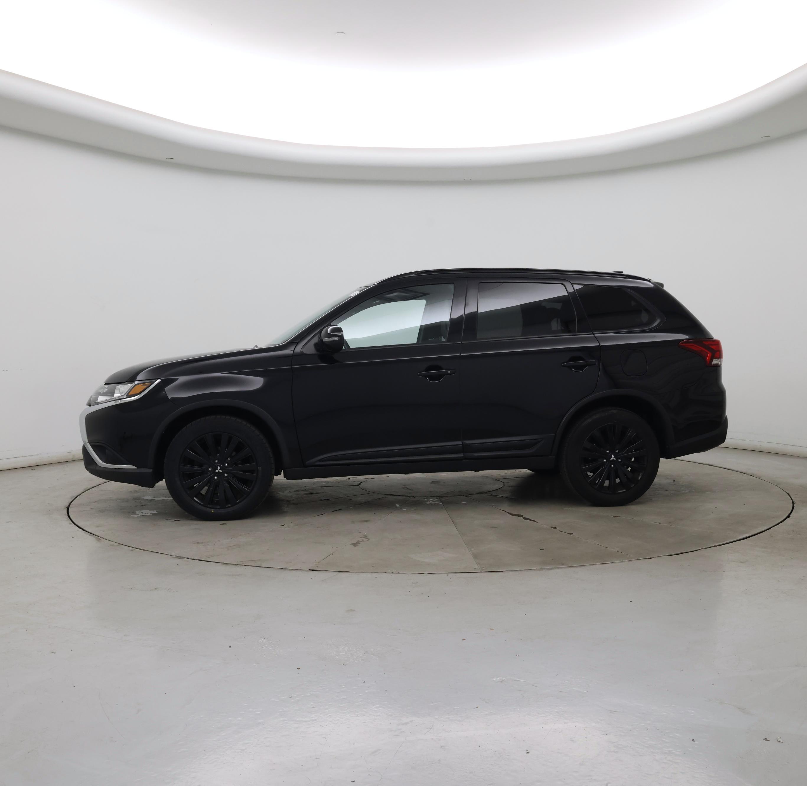 Thumbnail: 2020 Mitsubishi Outlander - 3