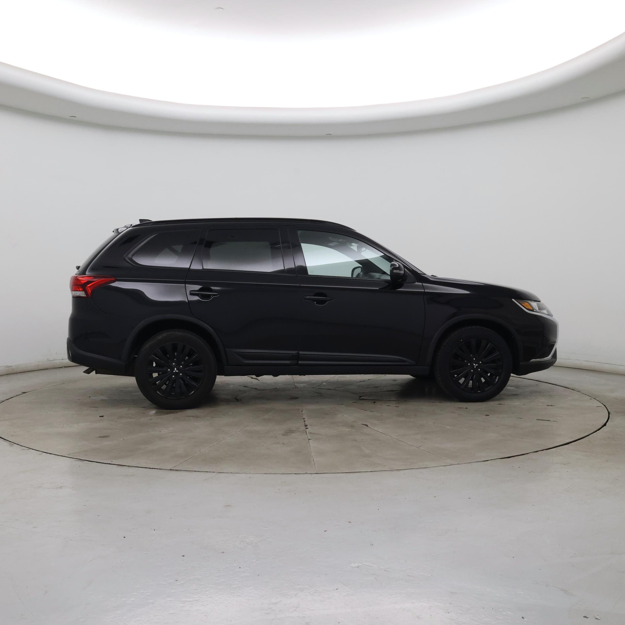 Thumbnail: 2020 Mitsubishi Outlander - 7