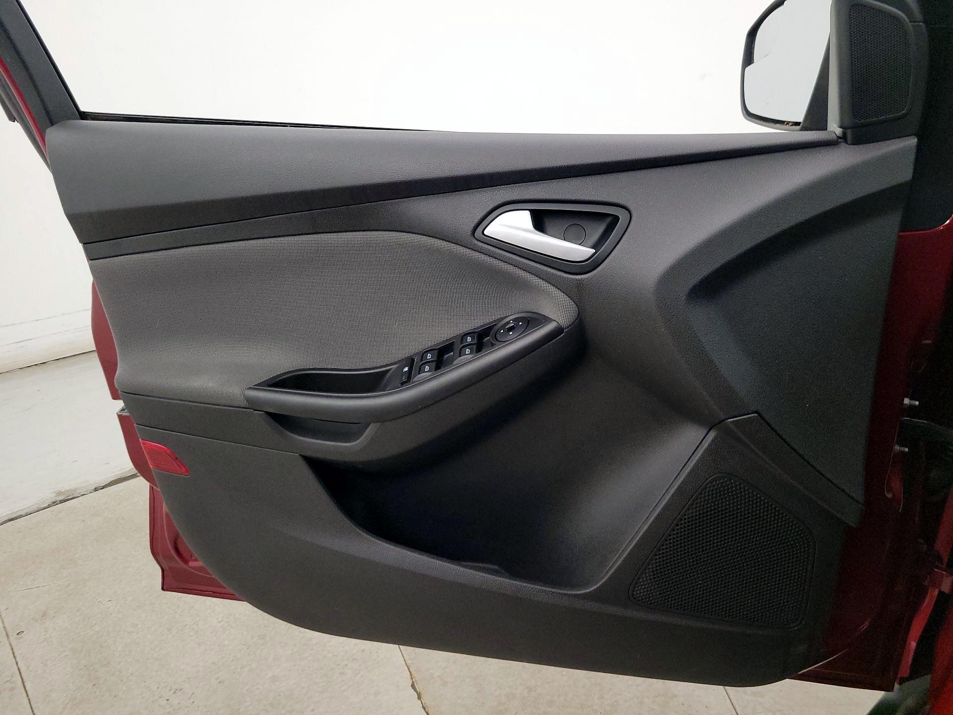 Thumbnail: 2014 Ford Focus - 12