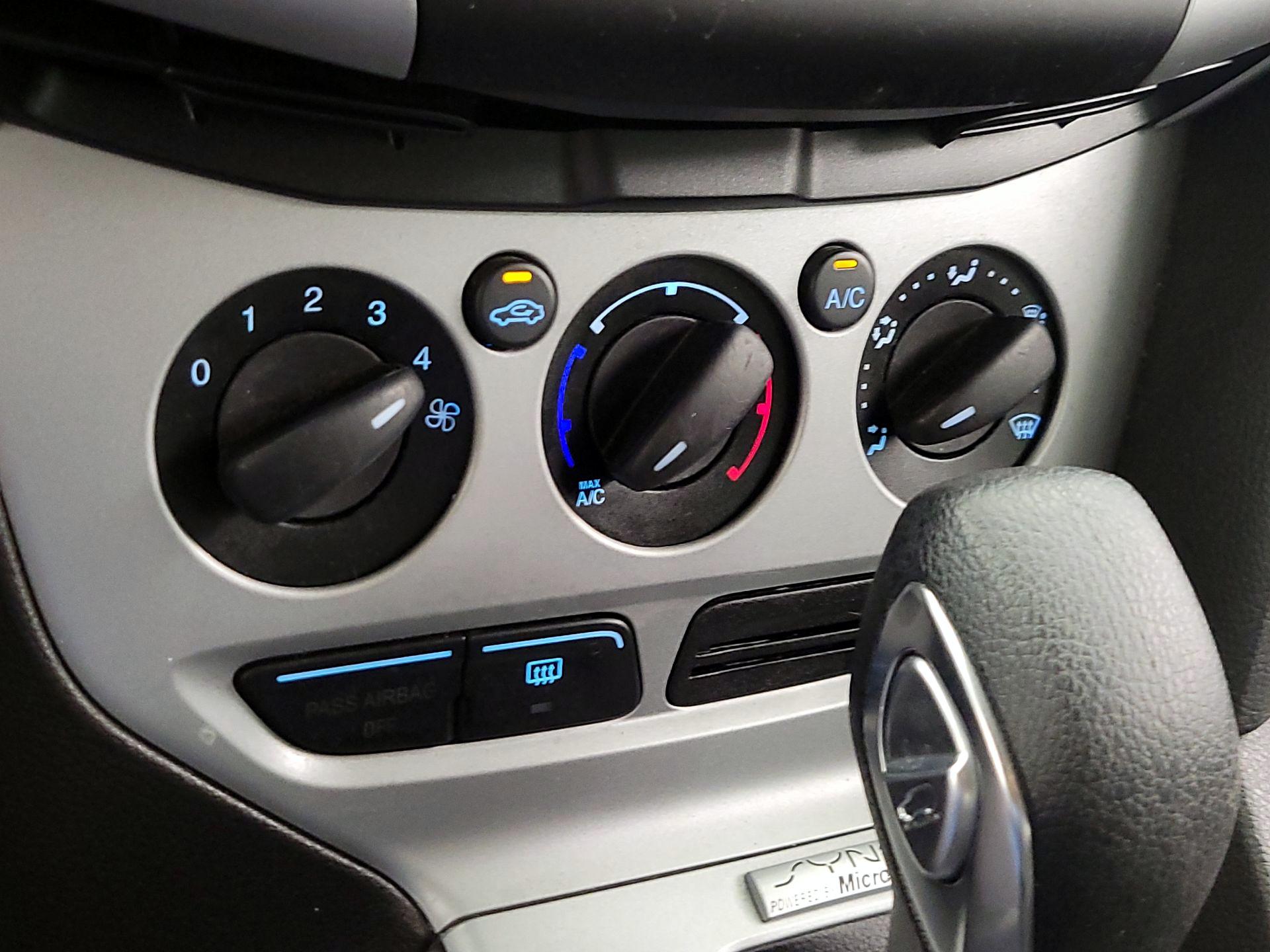Thumbnail: 2014 Ford Focus - 15