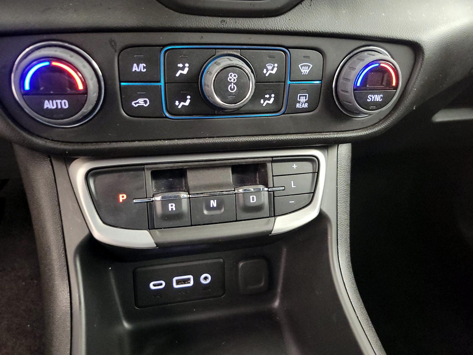 2023 GMC Terrain SLE - Photo 17