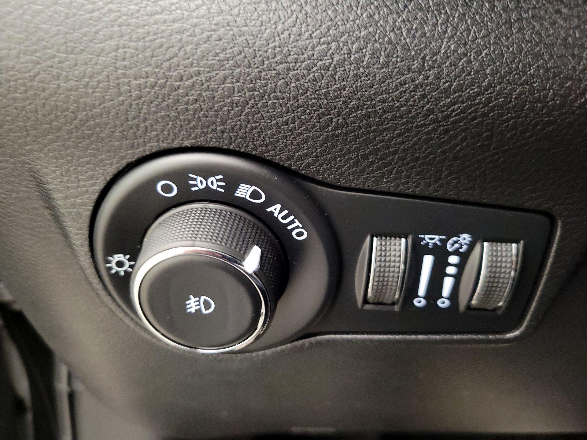 Thumbnail: 2023 Jeep Compass - 13