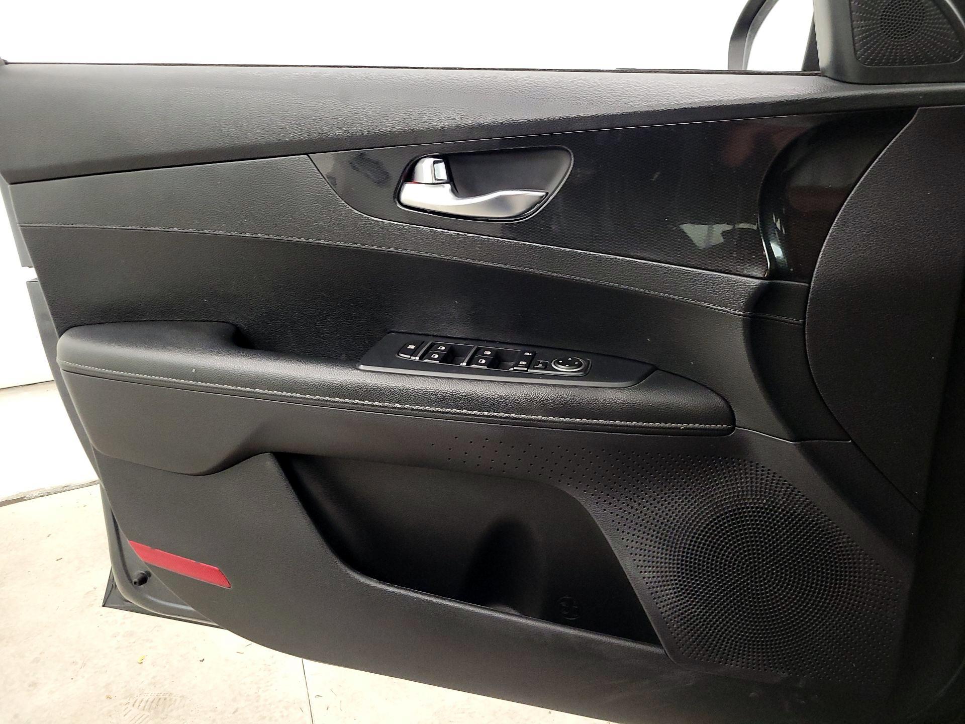 Thumbnail: 2021 Kia Forte - 12