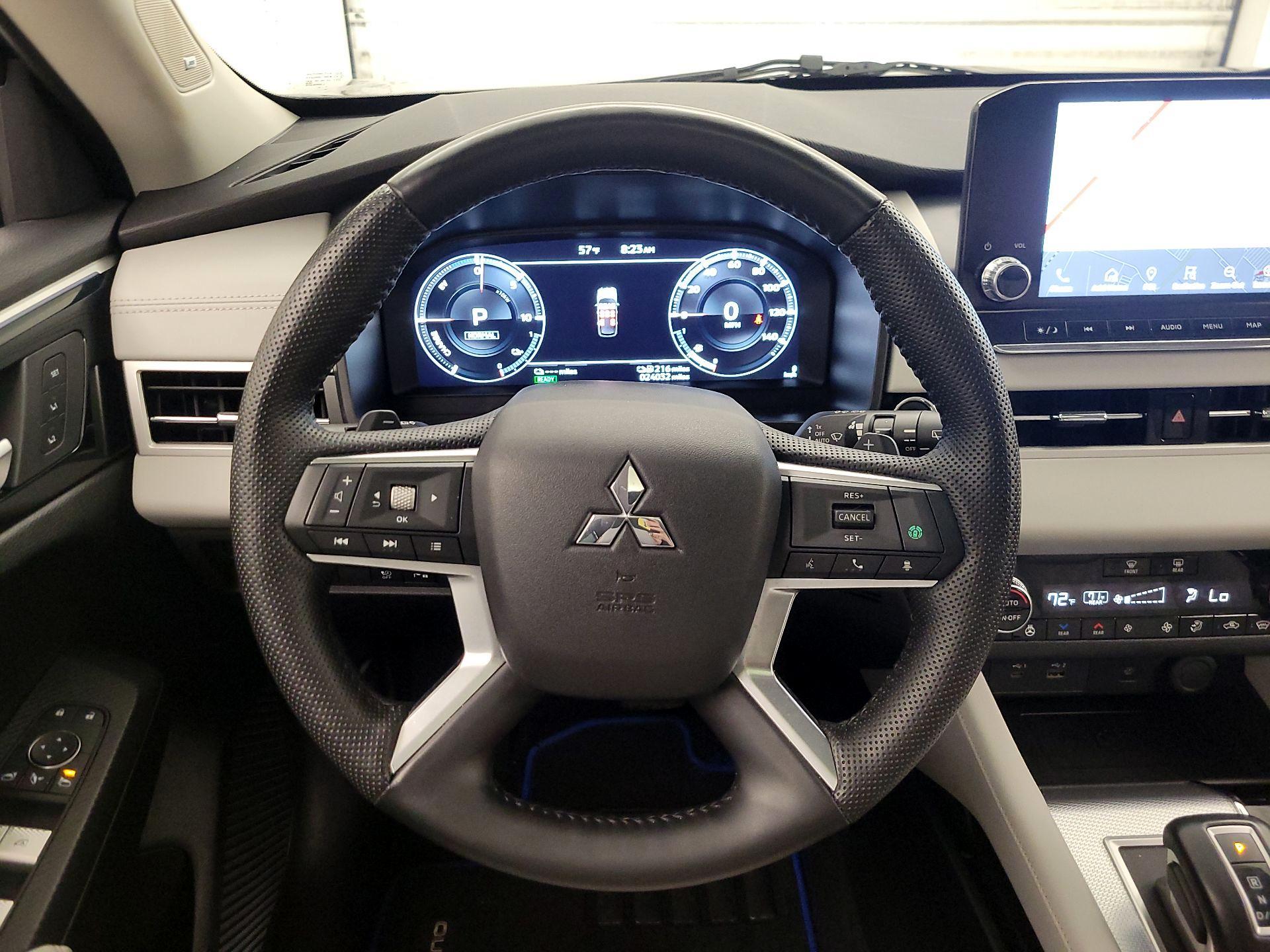 Thumbnail: 2023 Mitsubishi Outlander - 10
