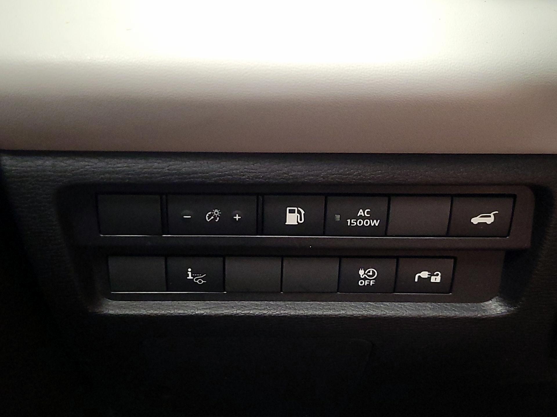 Thumbnail: 2023 Mitsubishi Outlander - 13