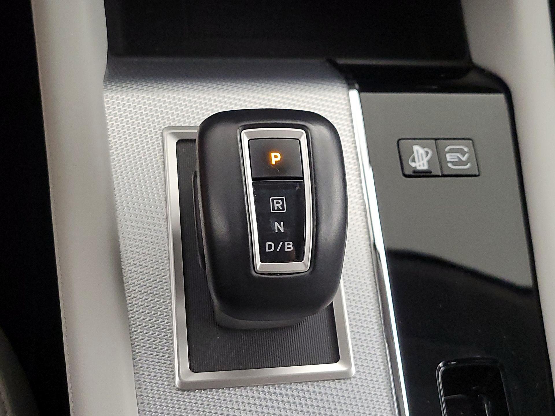 Thumbnail: 2023 Mitsubishi Outlander - 18