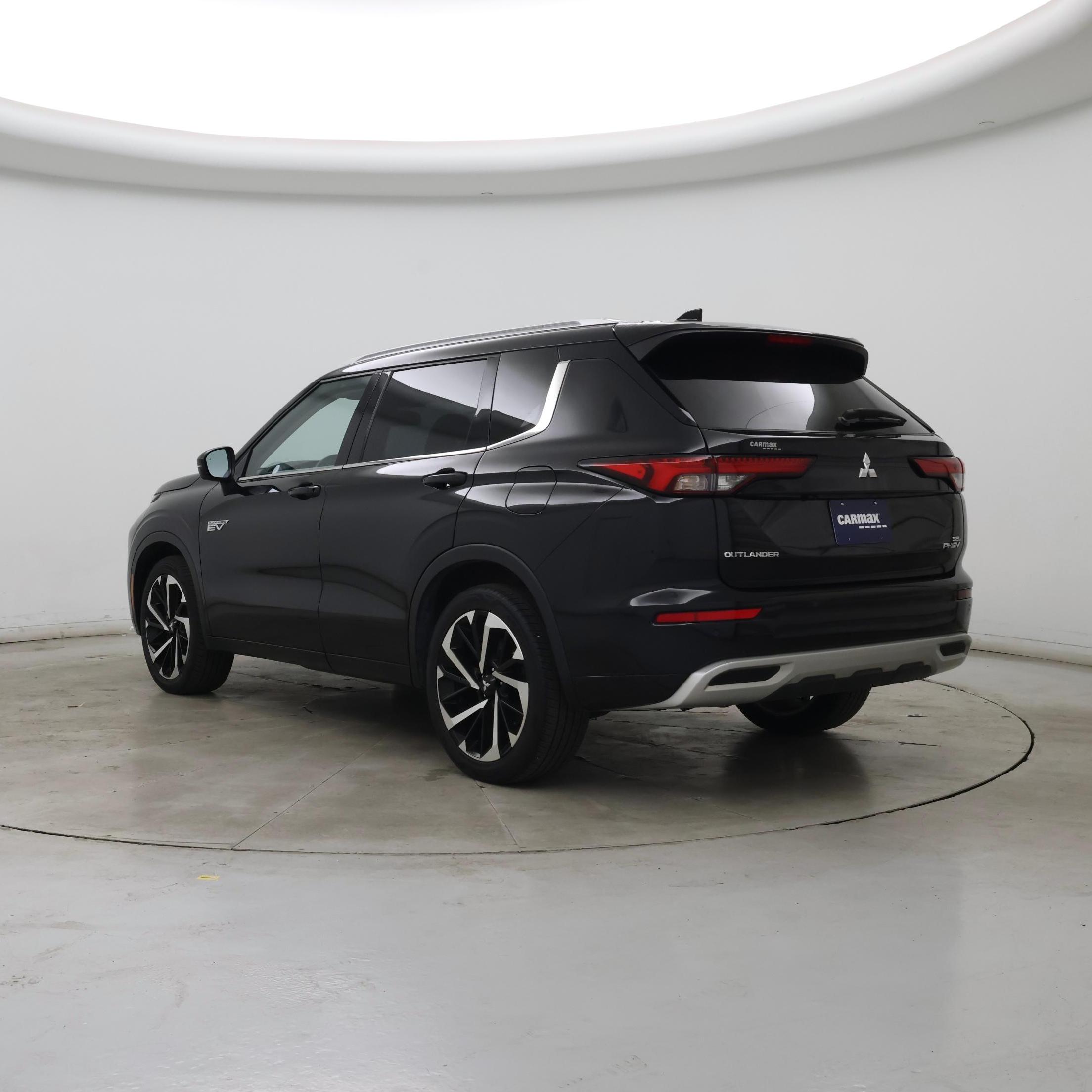 Thumbnail: 2023 Mitsubishi Outlander - 2