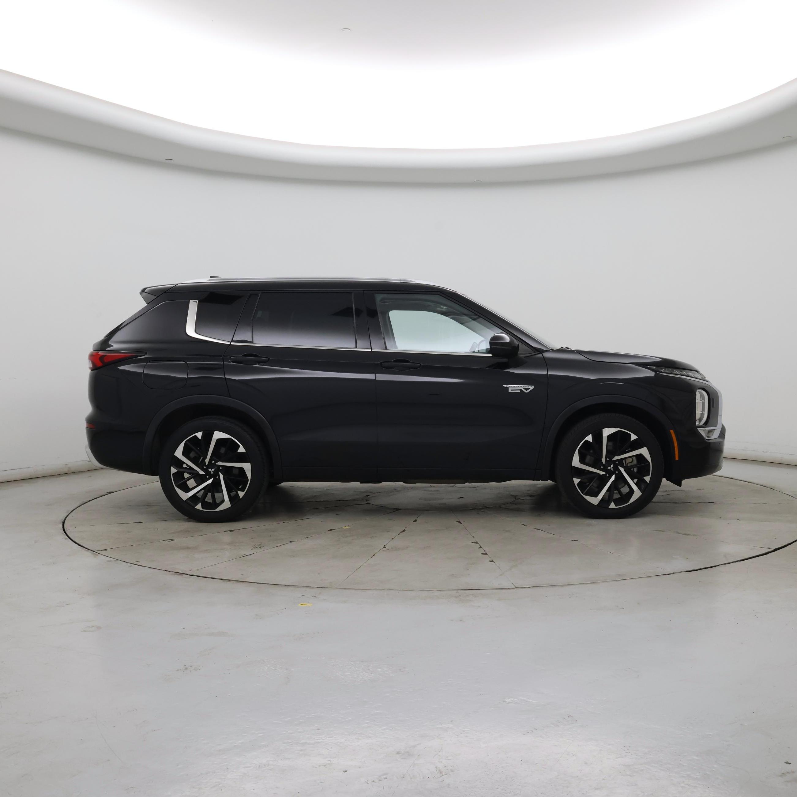 Thumbnail: 2023 Mitsubishi Outlander - 7