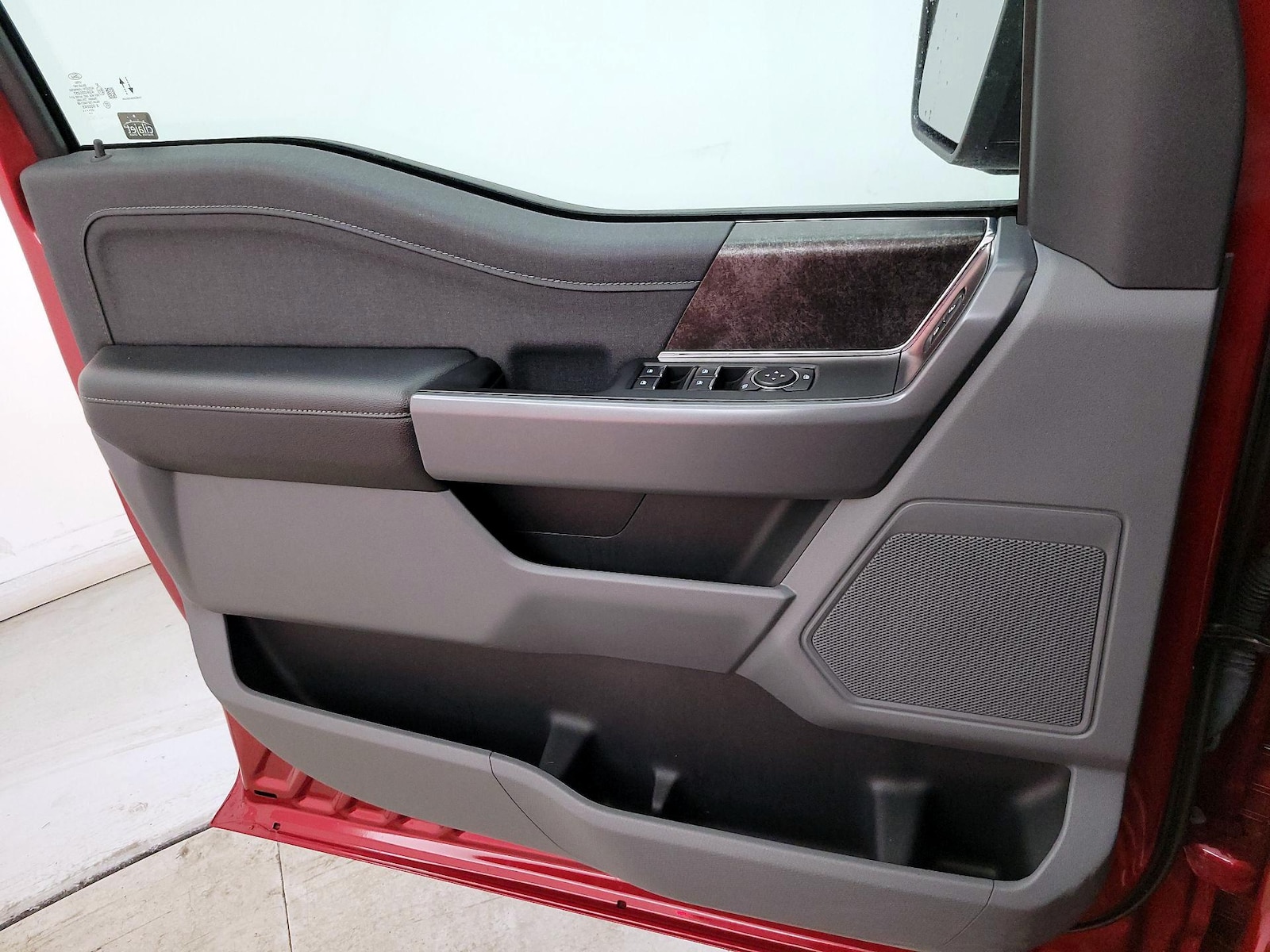 2023 Ford F-150 Lightning XLT - Photo 13