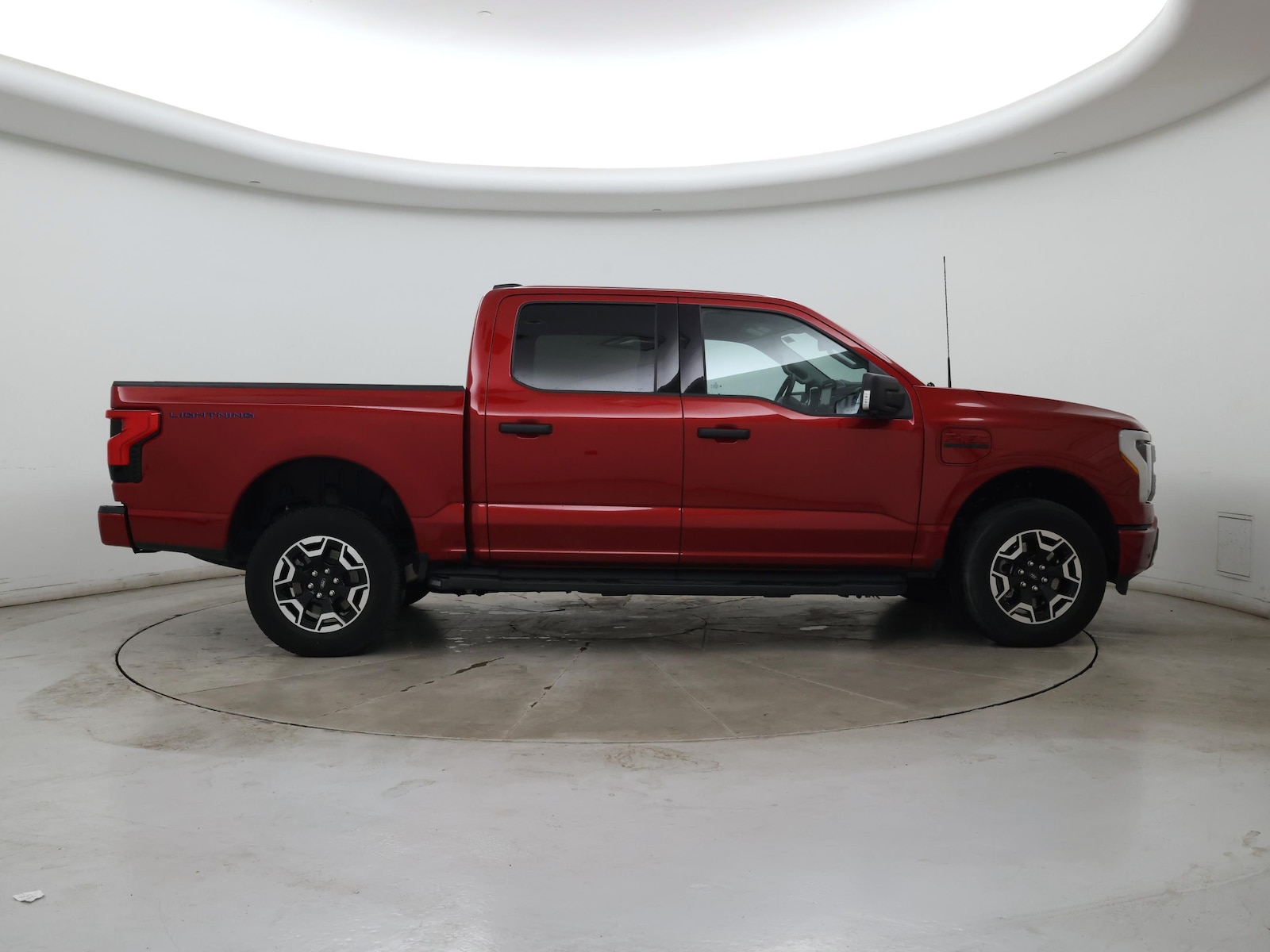 2023 Ford F-150 Lightning XLT - Photo 8