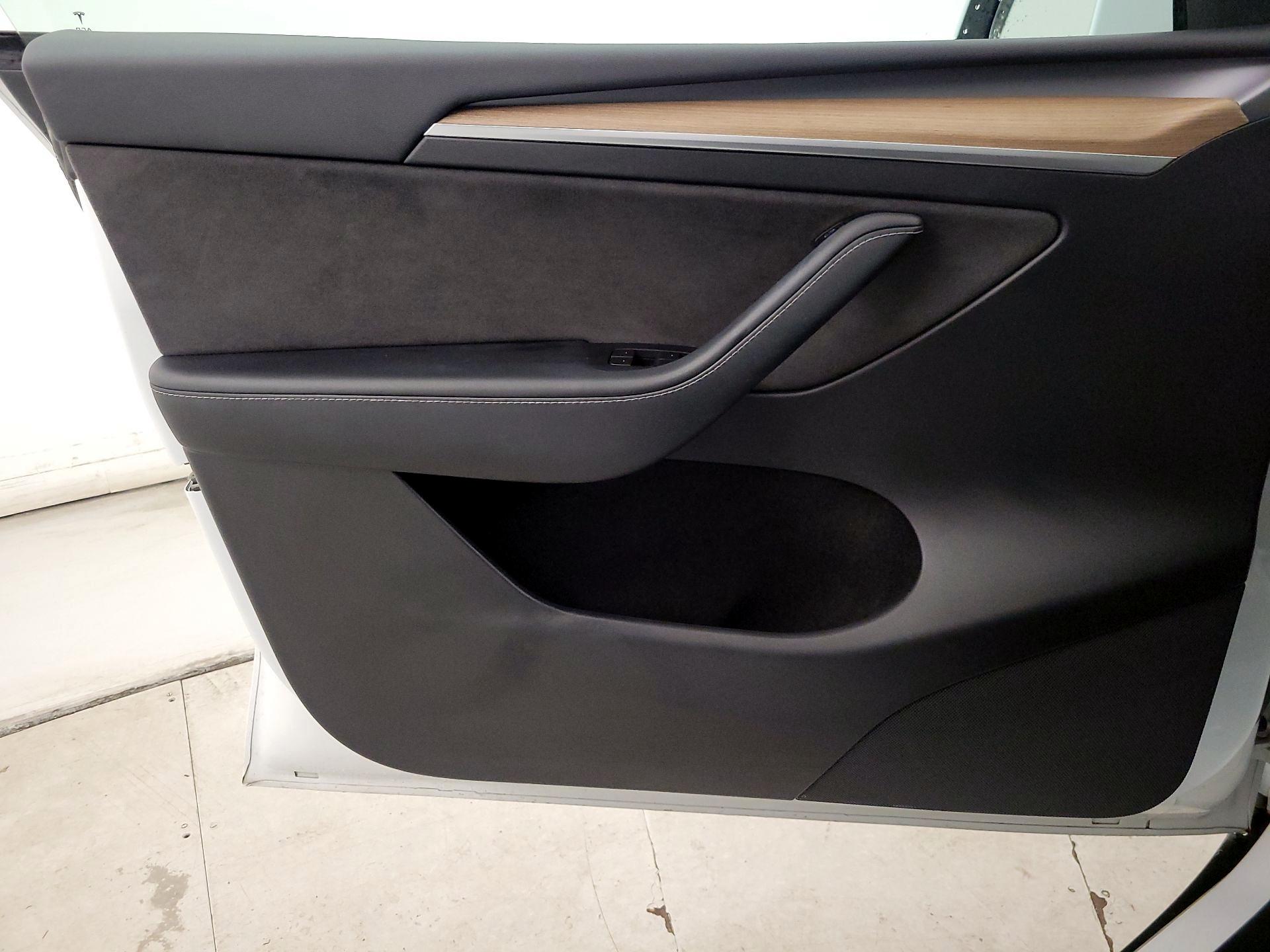 Thumbnail: 2022 Tesla Model Y - 12