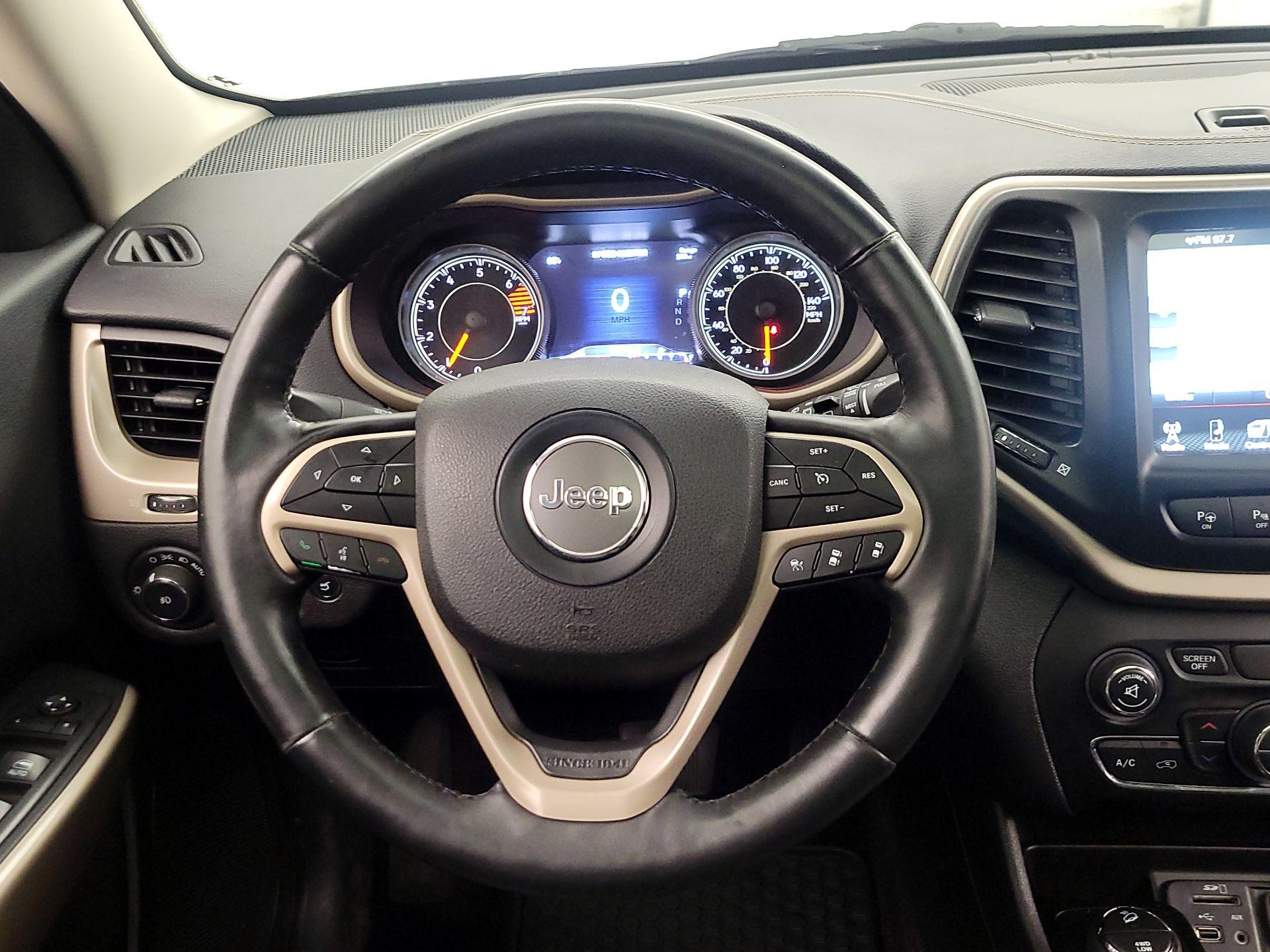 Thumbnail: 2018 Jeep Cherokee - 10