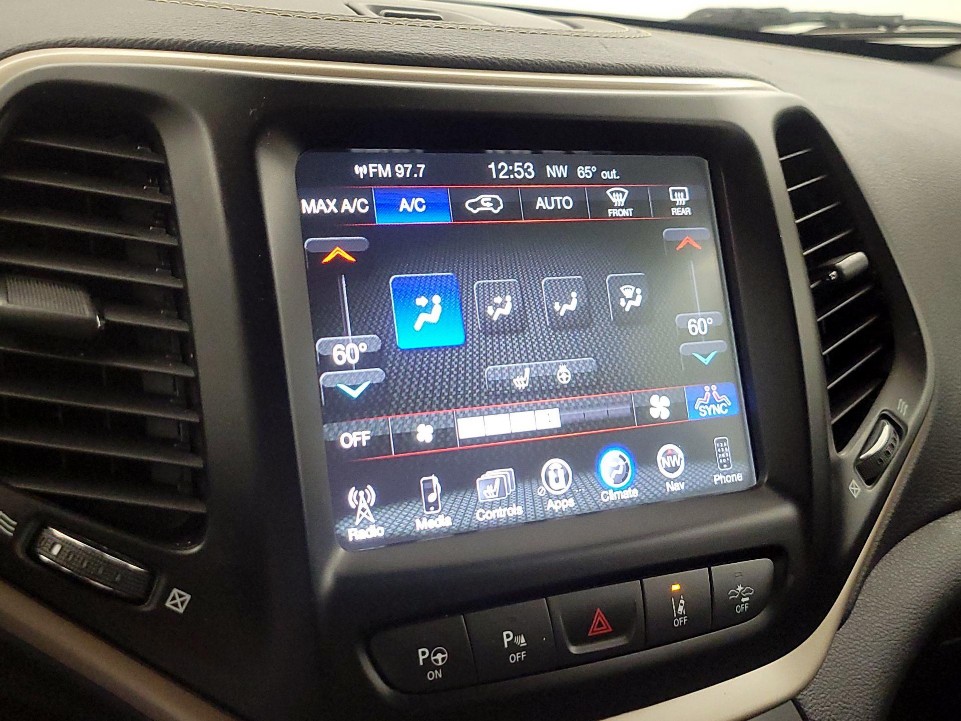 Thumbnail: 2018 Jeep Cherokee - 17