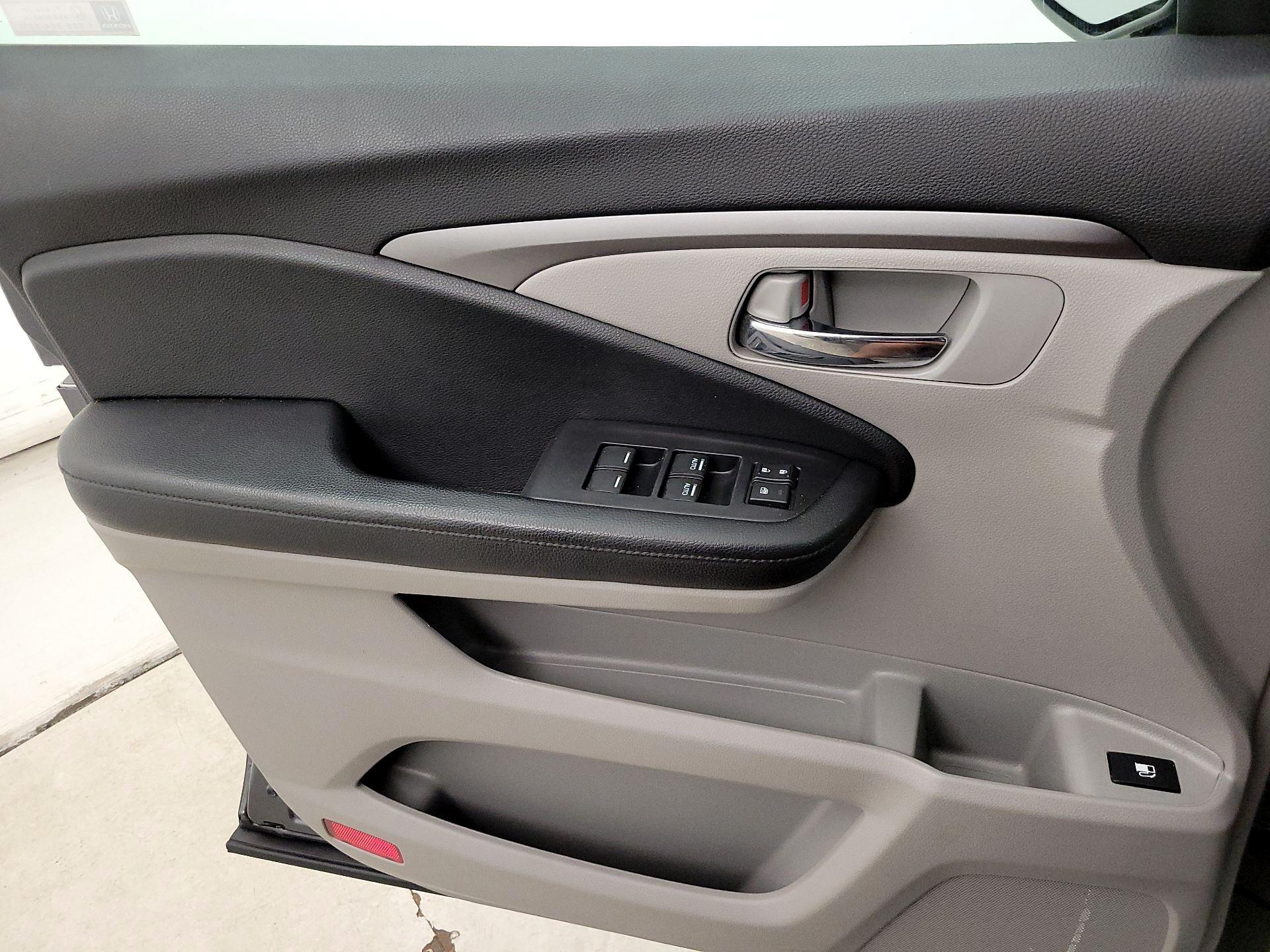 Thumbnail: 2019 Honda Pilot - 12
