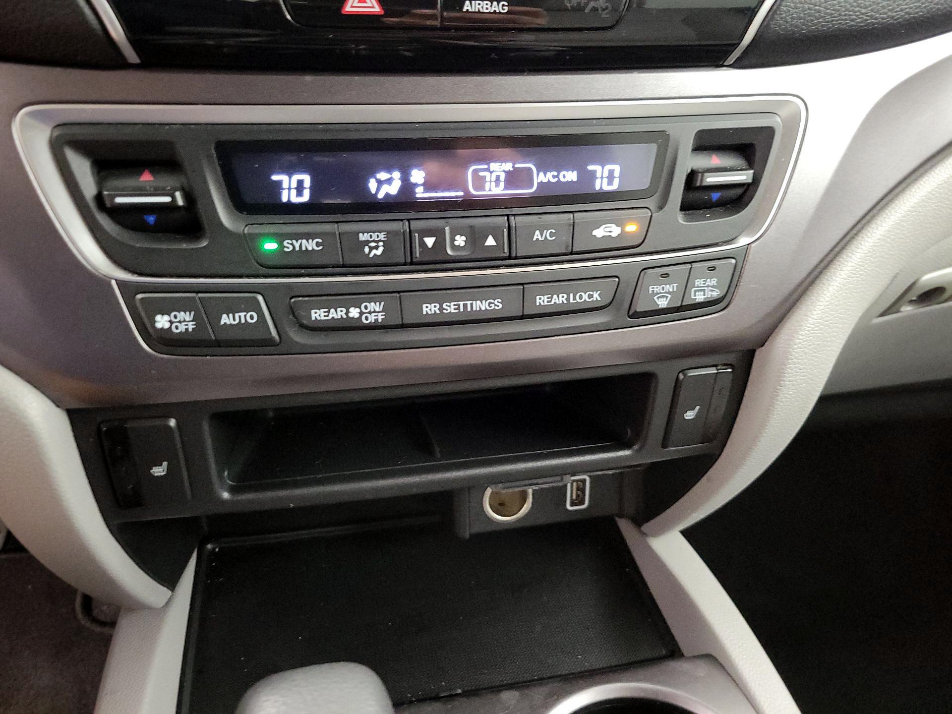 Thumbnail: 2019 Honda Pilot - 16