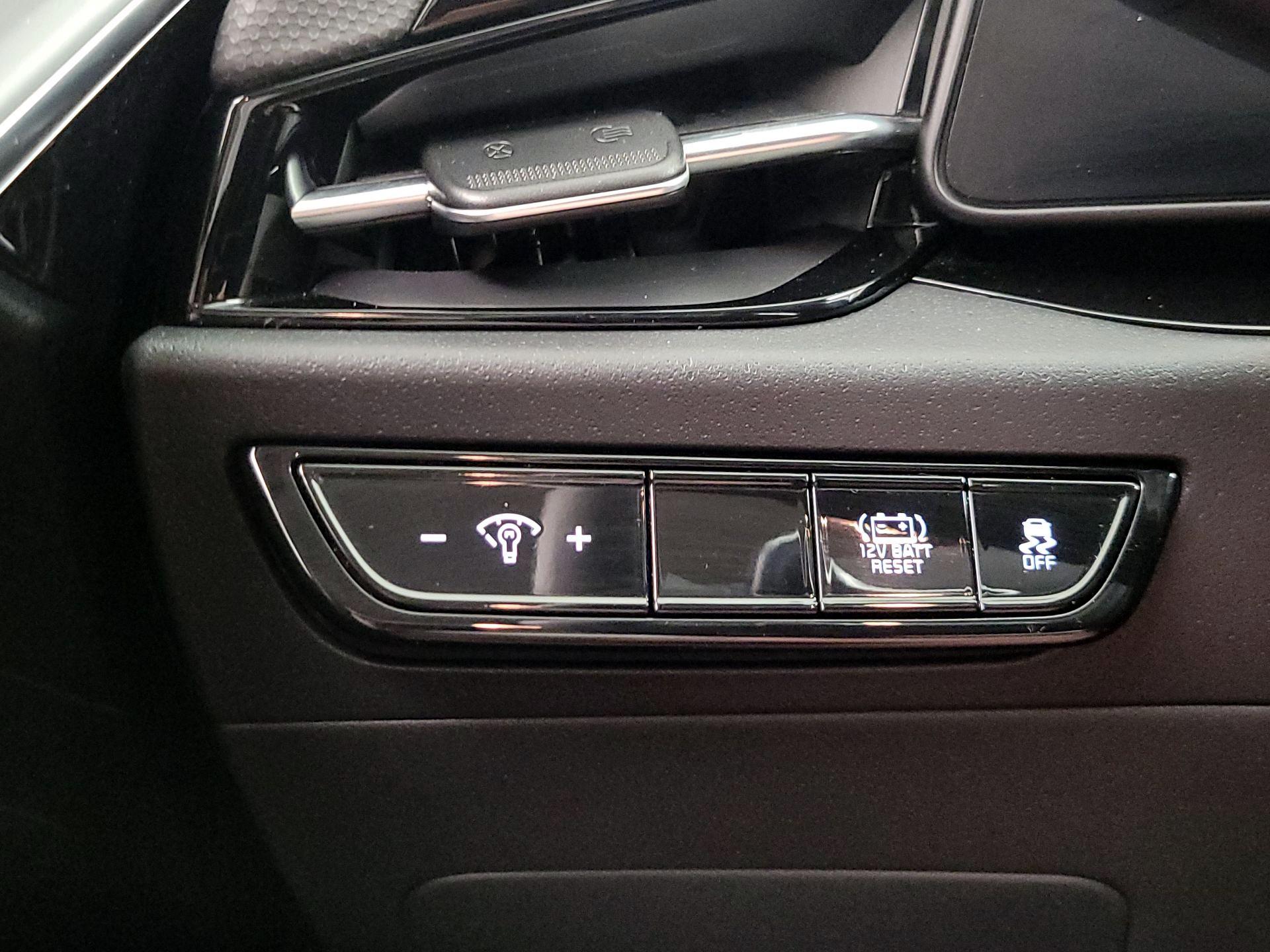 Thumbnail: 2025 Kia Niro - 13