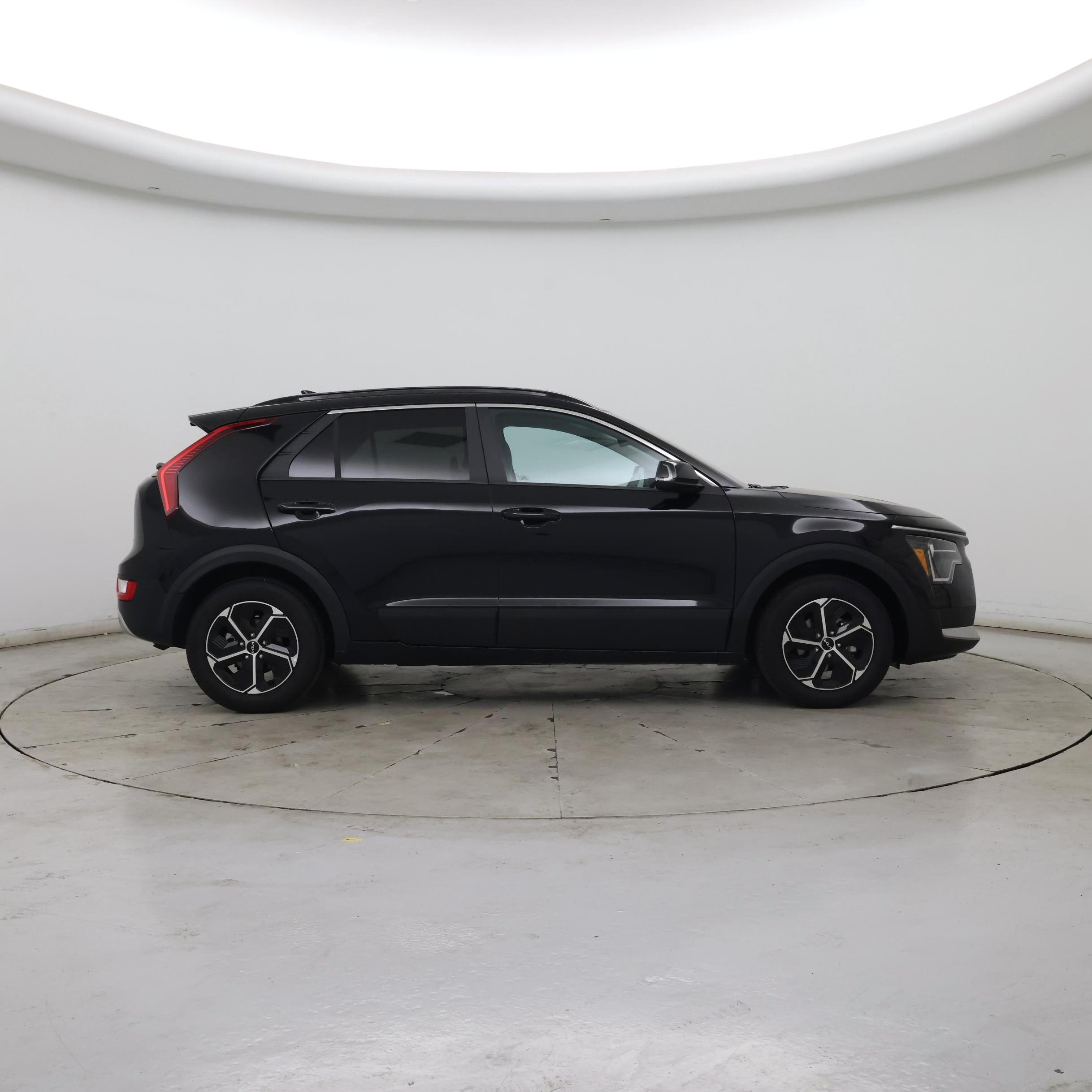 Thumbnail: 2025 Kia Niro - 7
