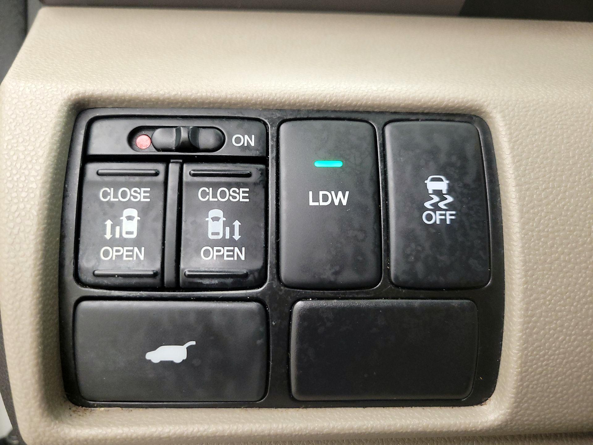 Thumbnail: 2014 Honda Odyssey - 13