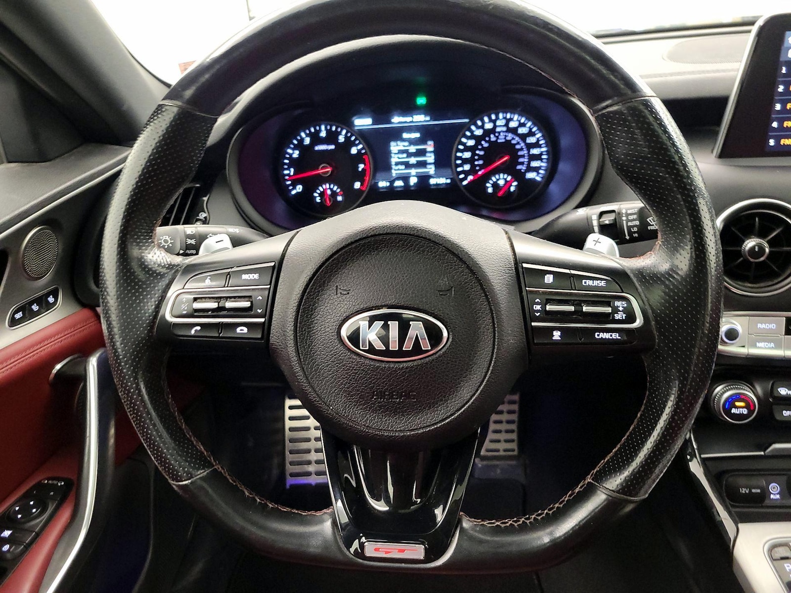 2019 Kia Stinger GT1 - Photo 11