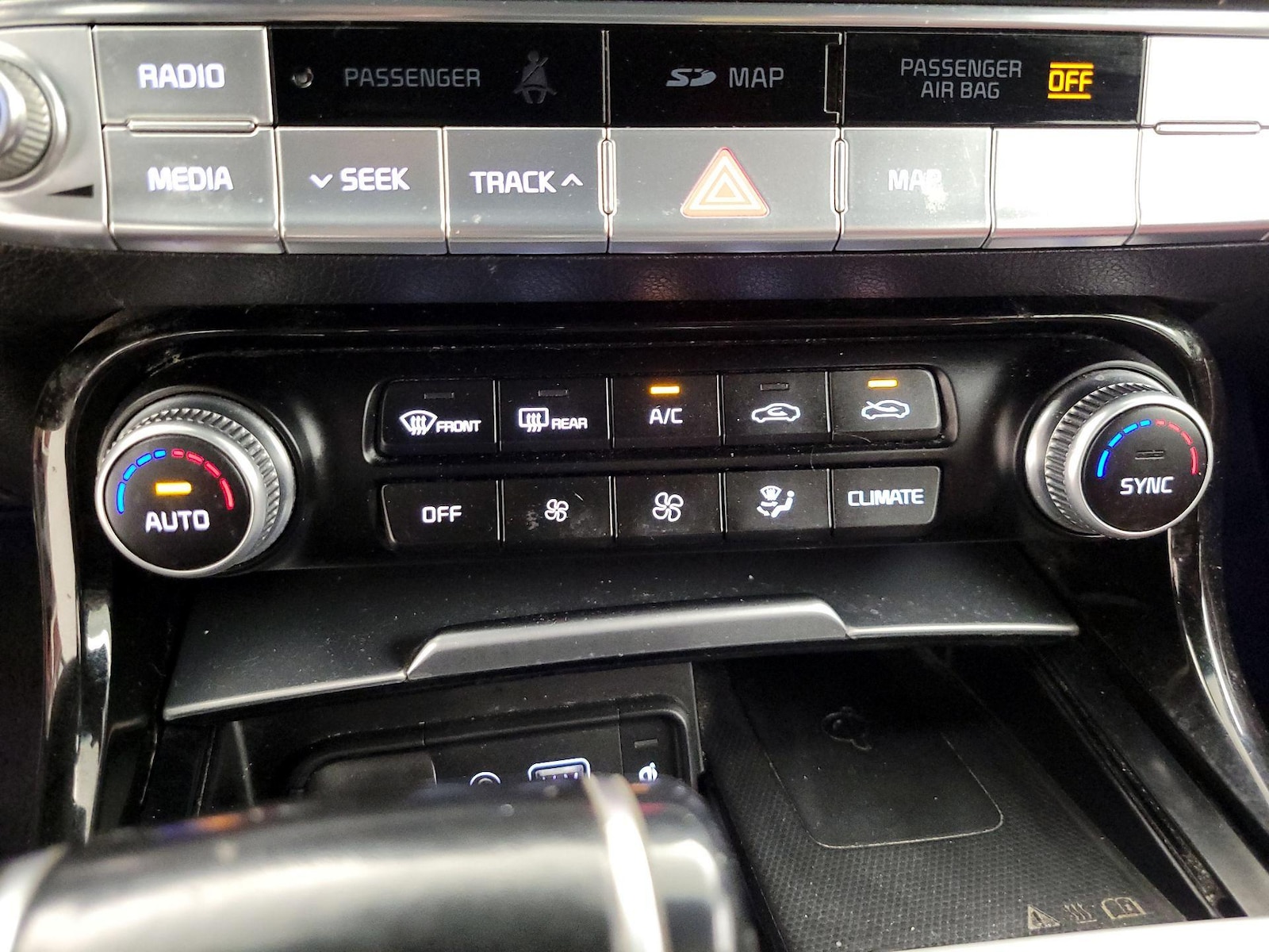 2019 Kia Stinger GT1 - Photo 17
