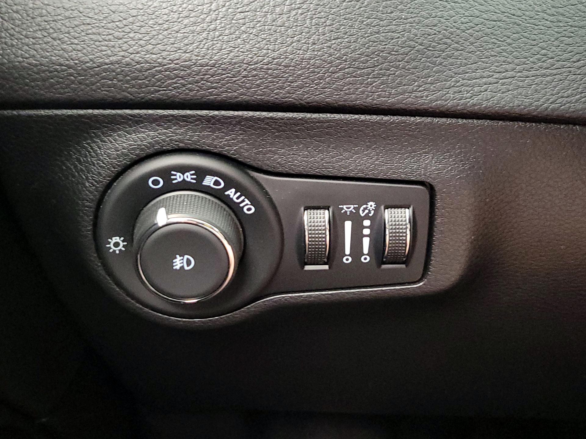 Thumbnail: 2021 Jeep Compass - 13